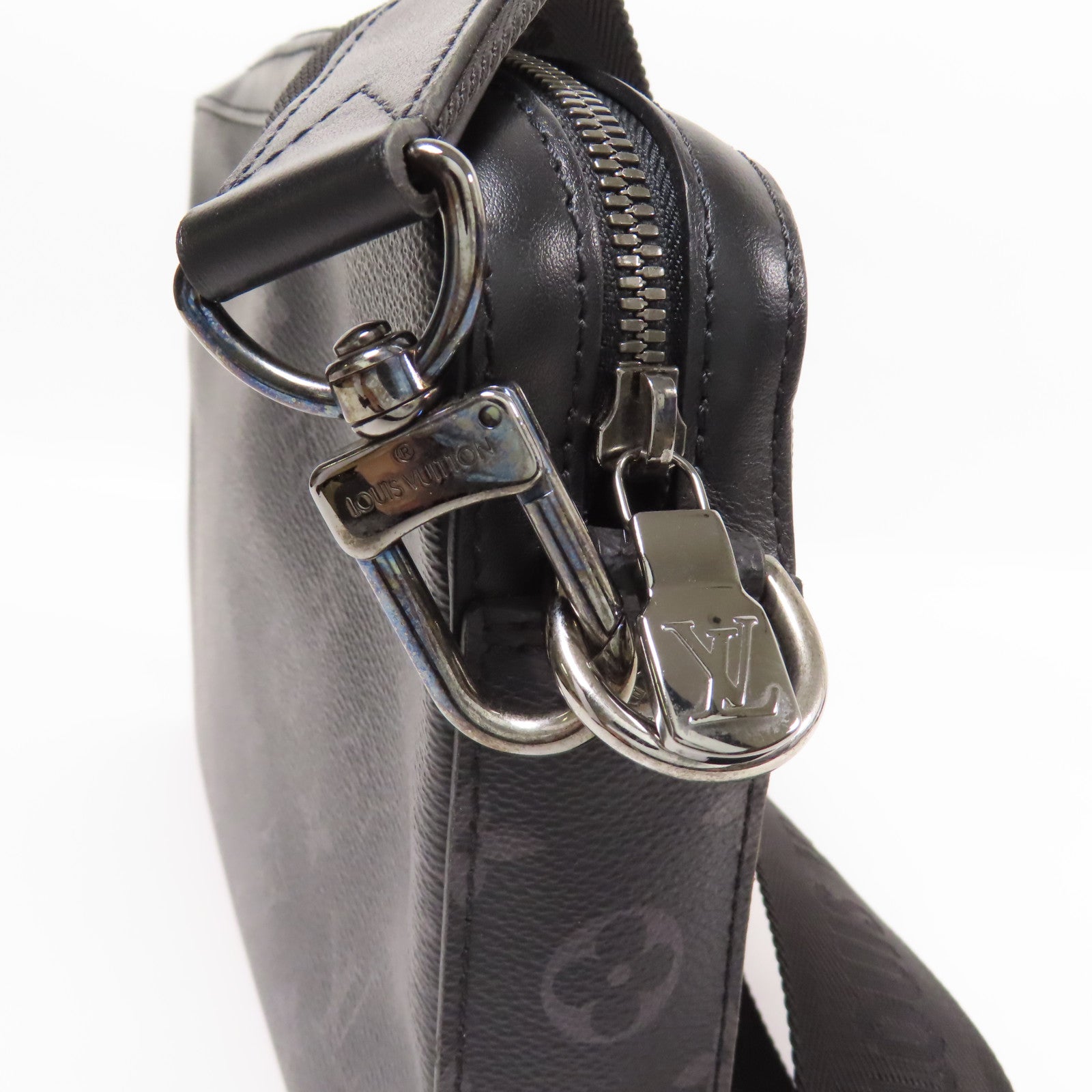 LOUIS VUITTON Monogram Eclipse Reverse Trio Messenger銀扣肩背袋