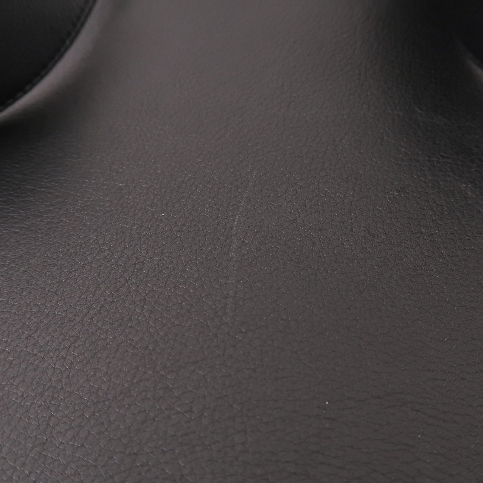 LOEWE 牛皮皮革Backpack銀扣背包