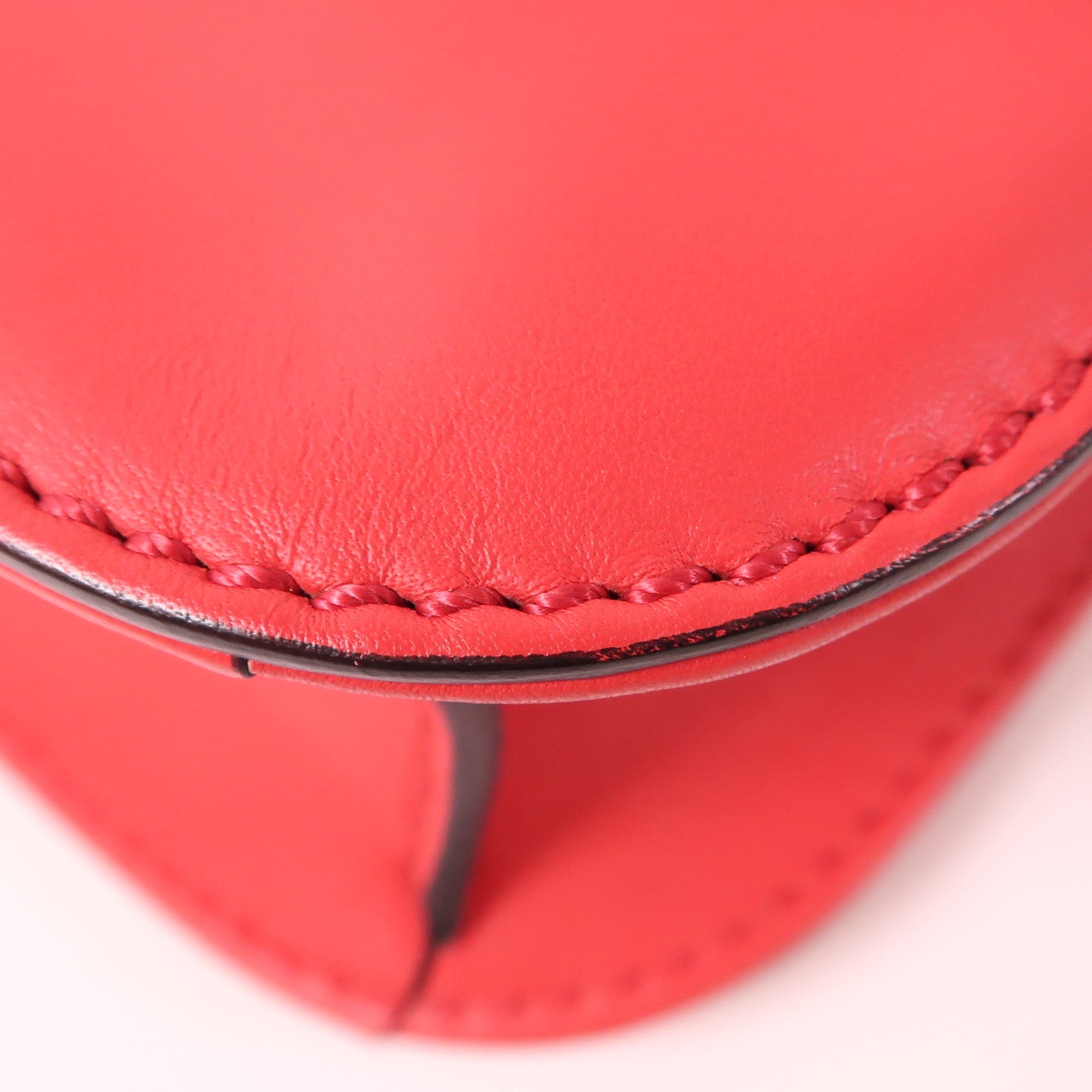 Valentino 牛皮皮革Shoulder Bag金扣鏈帶肩背袋