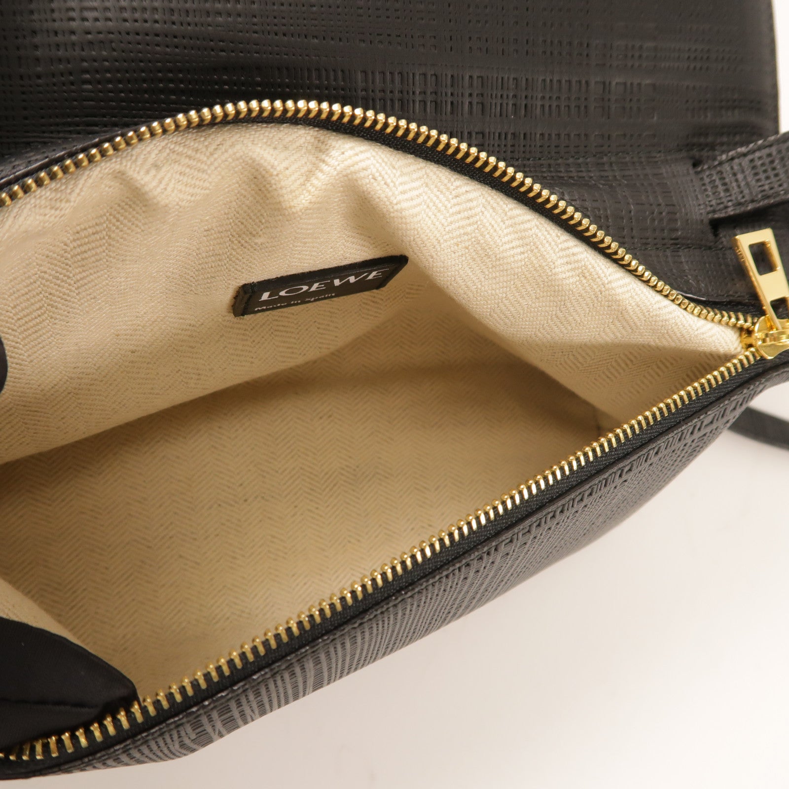 LOEWE 牛皮皮革Anagram金扣肩背袋