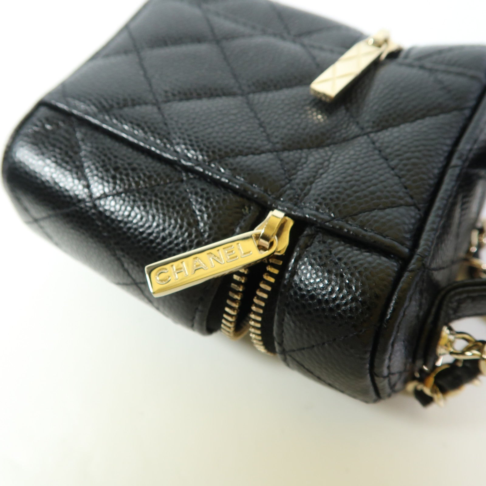 CHANEL 牛皮皮革Vanity Case金扣鏈帶肩背袋