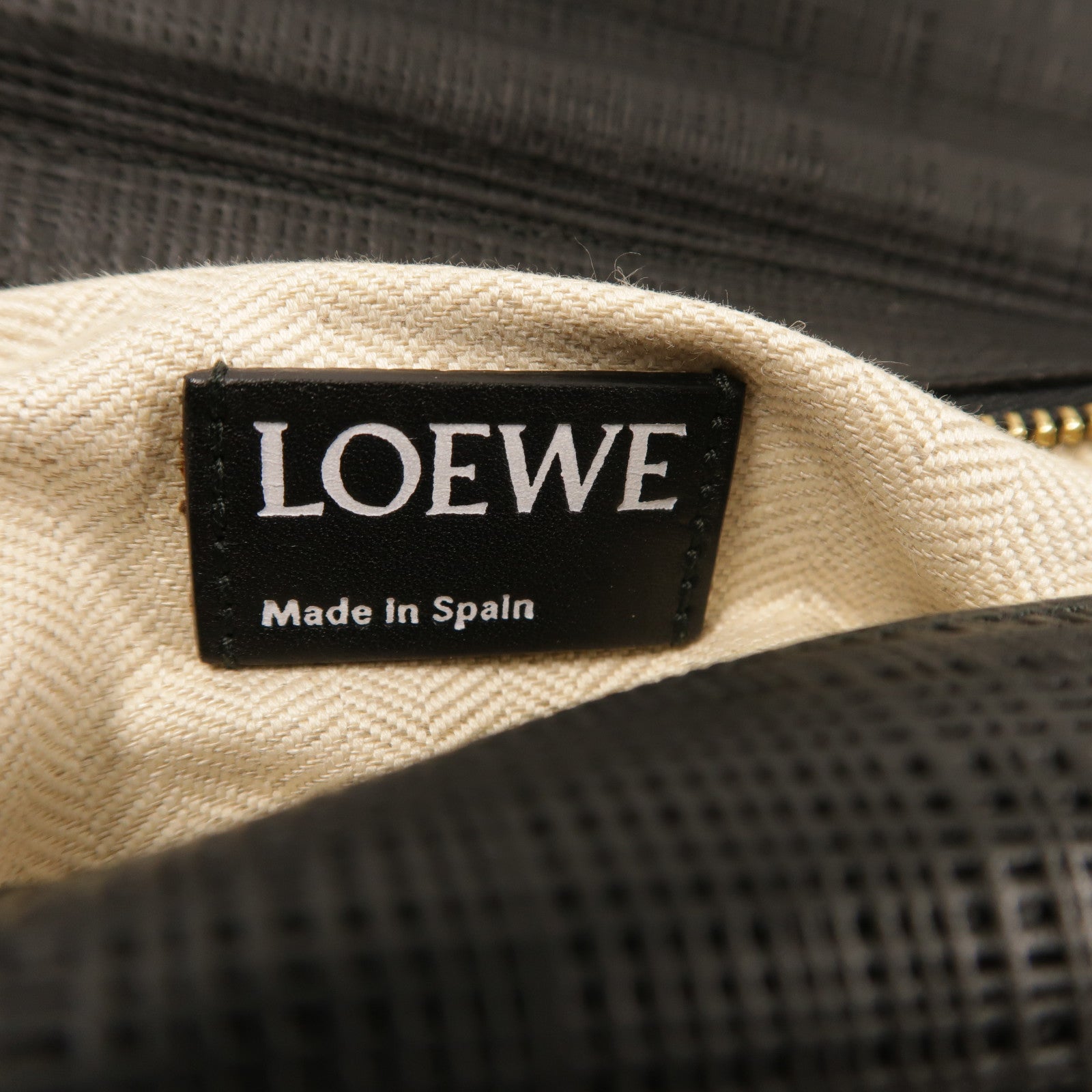 LOEWE 牛皮皮革Anagram金扣肩背袋