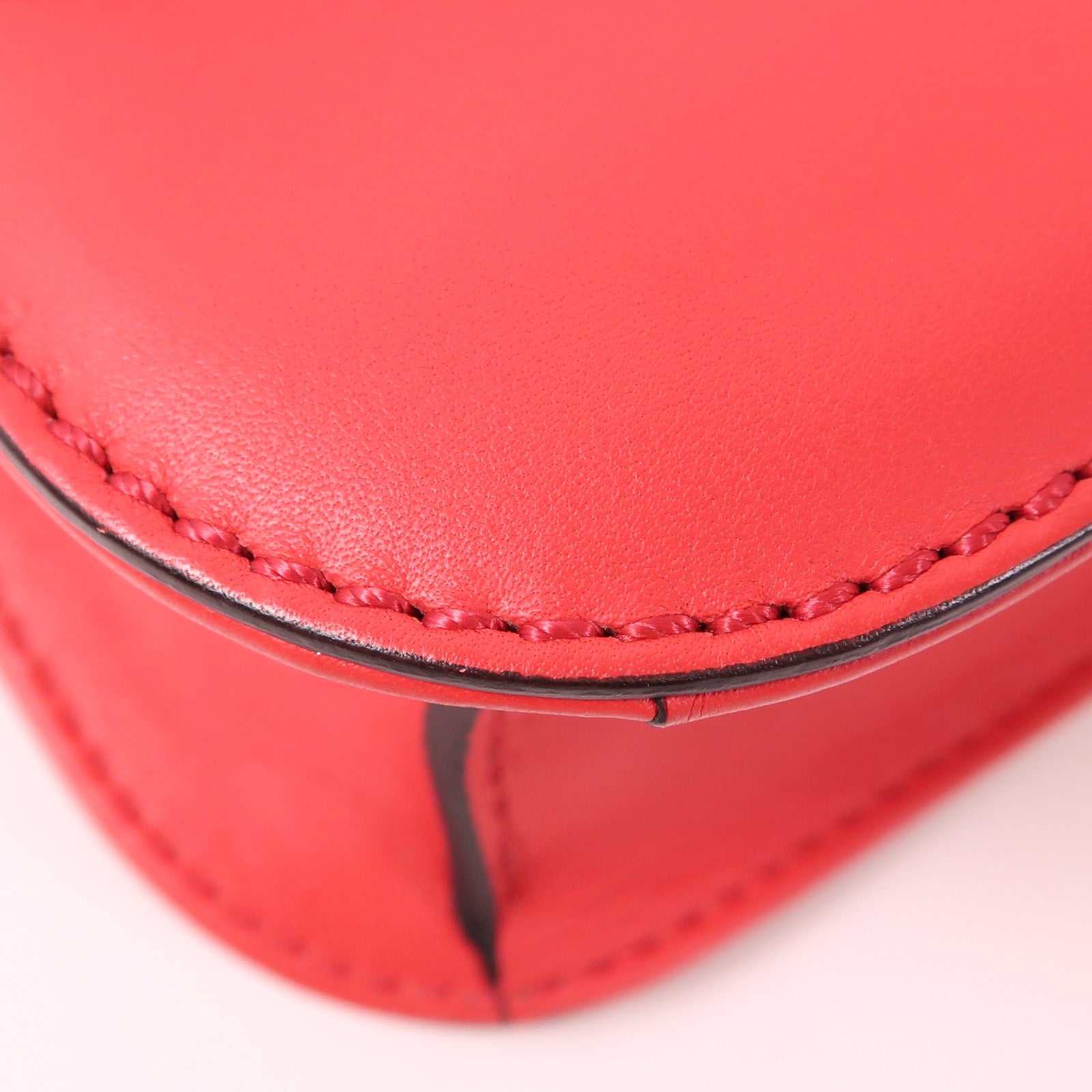 Valentino 牛皮皮革Shoulder Bag金扣鏈帶肩背袋