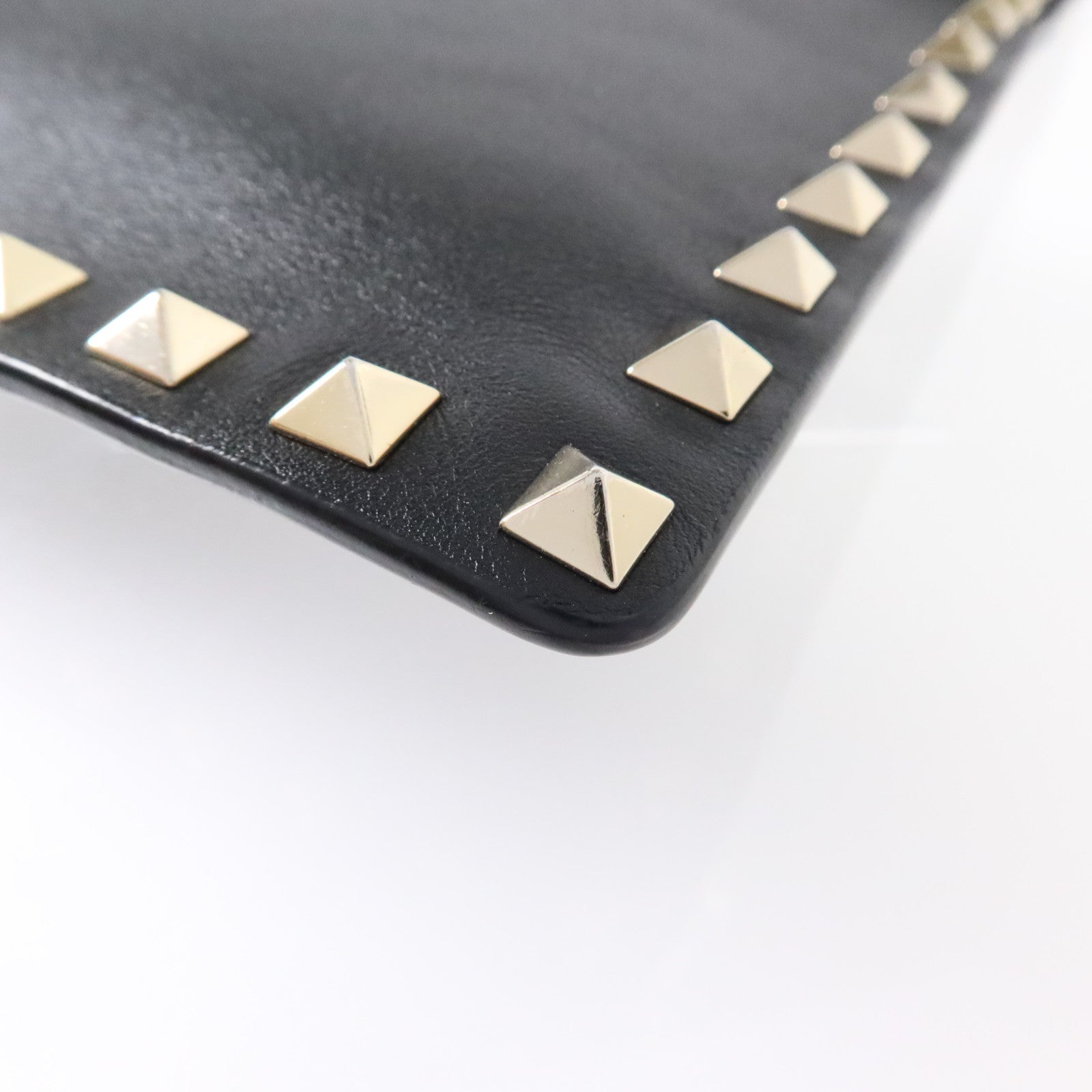 Valentino 牛皮皮革Rockstud Clutch金扣手拿包