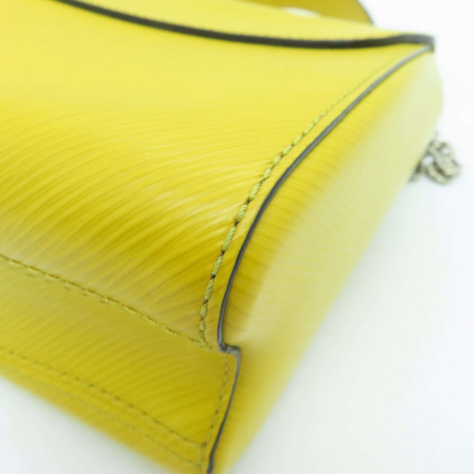 LOUIS VUITTON Epi Twist MM silver buckle chain shoulder bag yellow