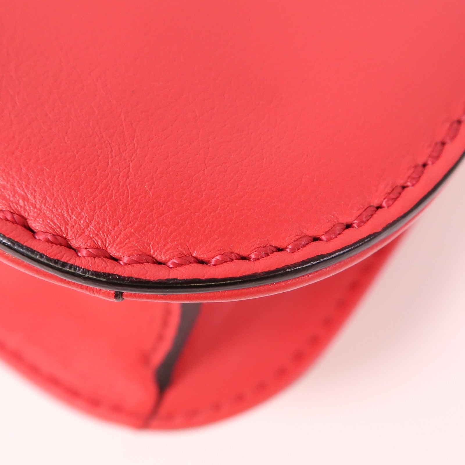 Valentino 牛皮皮革Shoulder Bag金扣鏈帶肩背袋