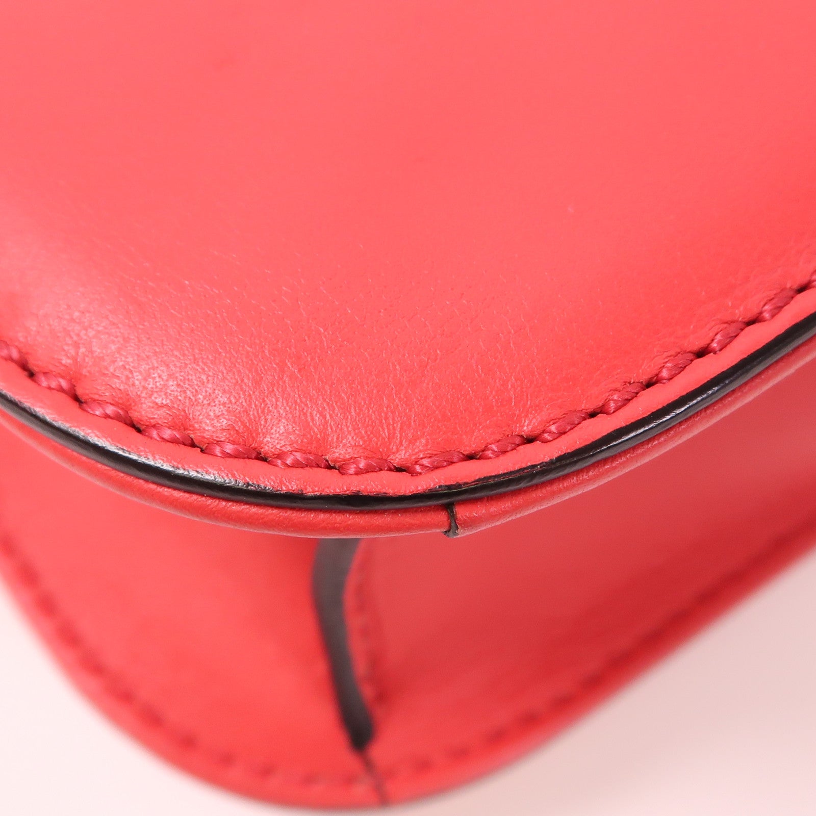 Valentino 牛皮皮革Shoulder Bag金扣鏈帶肩背袋