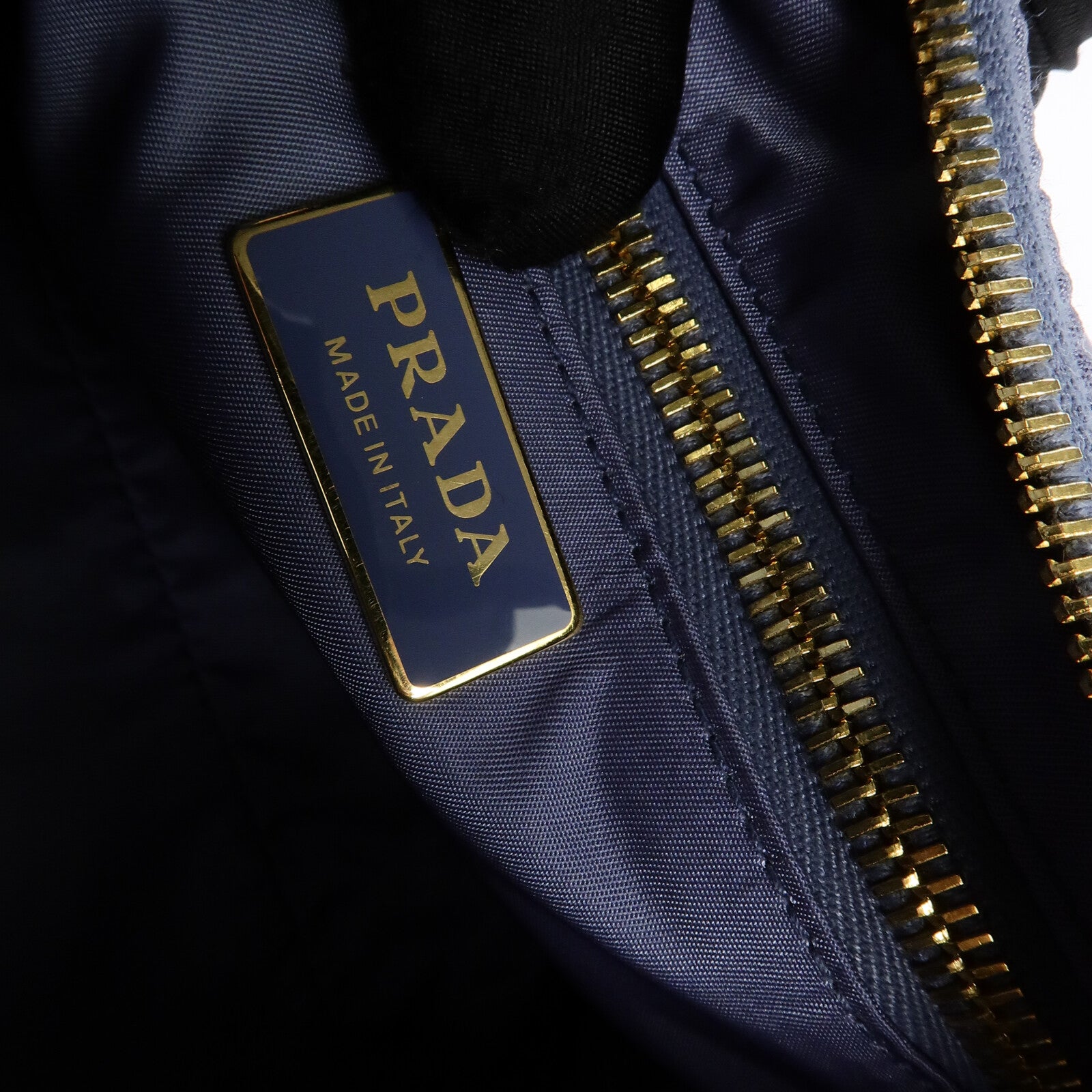 PRADA 尼龍Explore Re-Nylon Large手挽肩背兩用袋