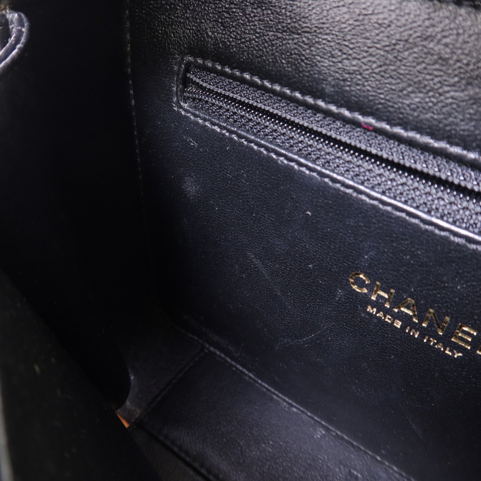 CHANEL 牛皮皮革Filigree Vanity Case Medium金扣鏈帶手挽肩背兩用袋