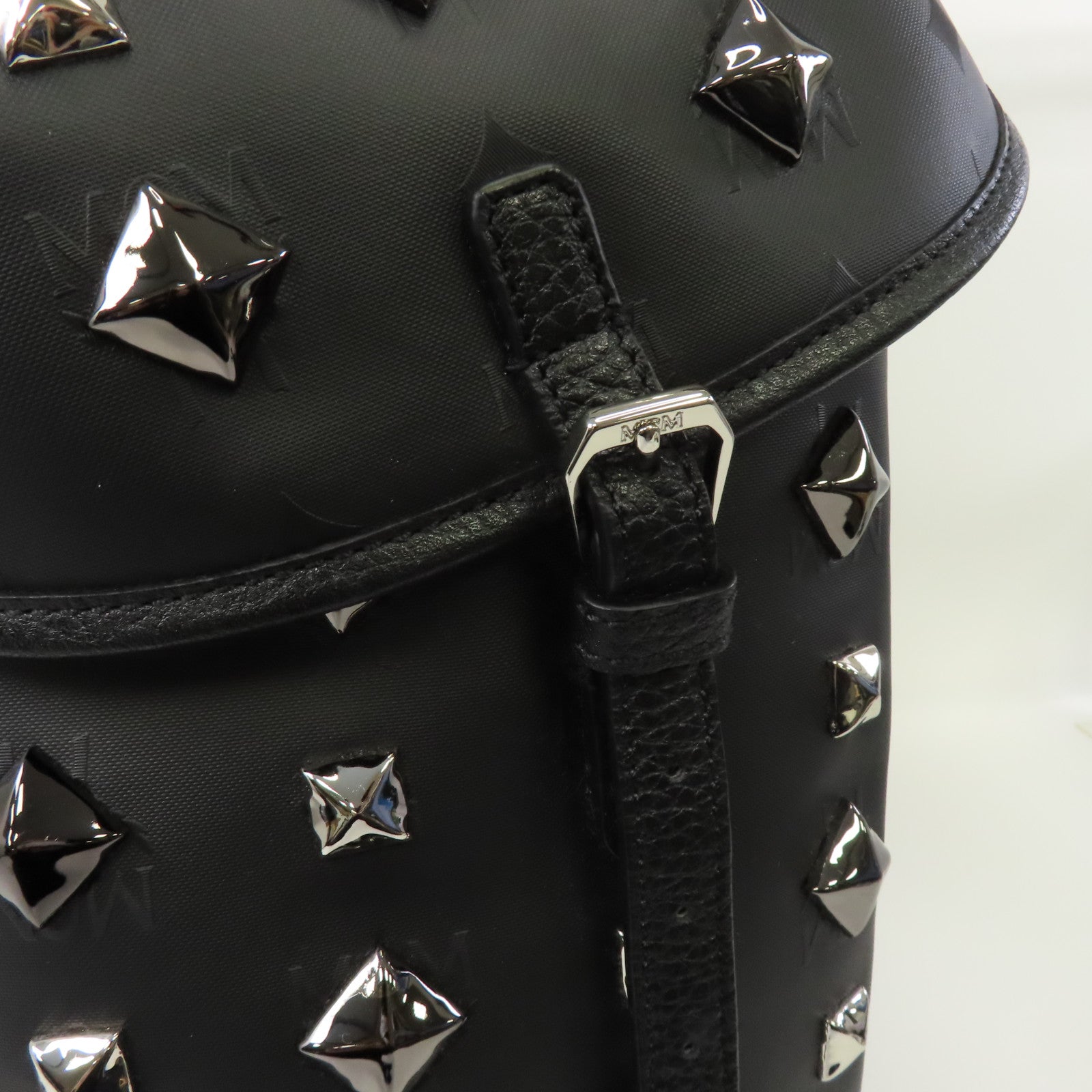 MCM 尼龍Rucksack銀扣背包黑色