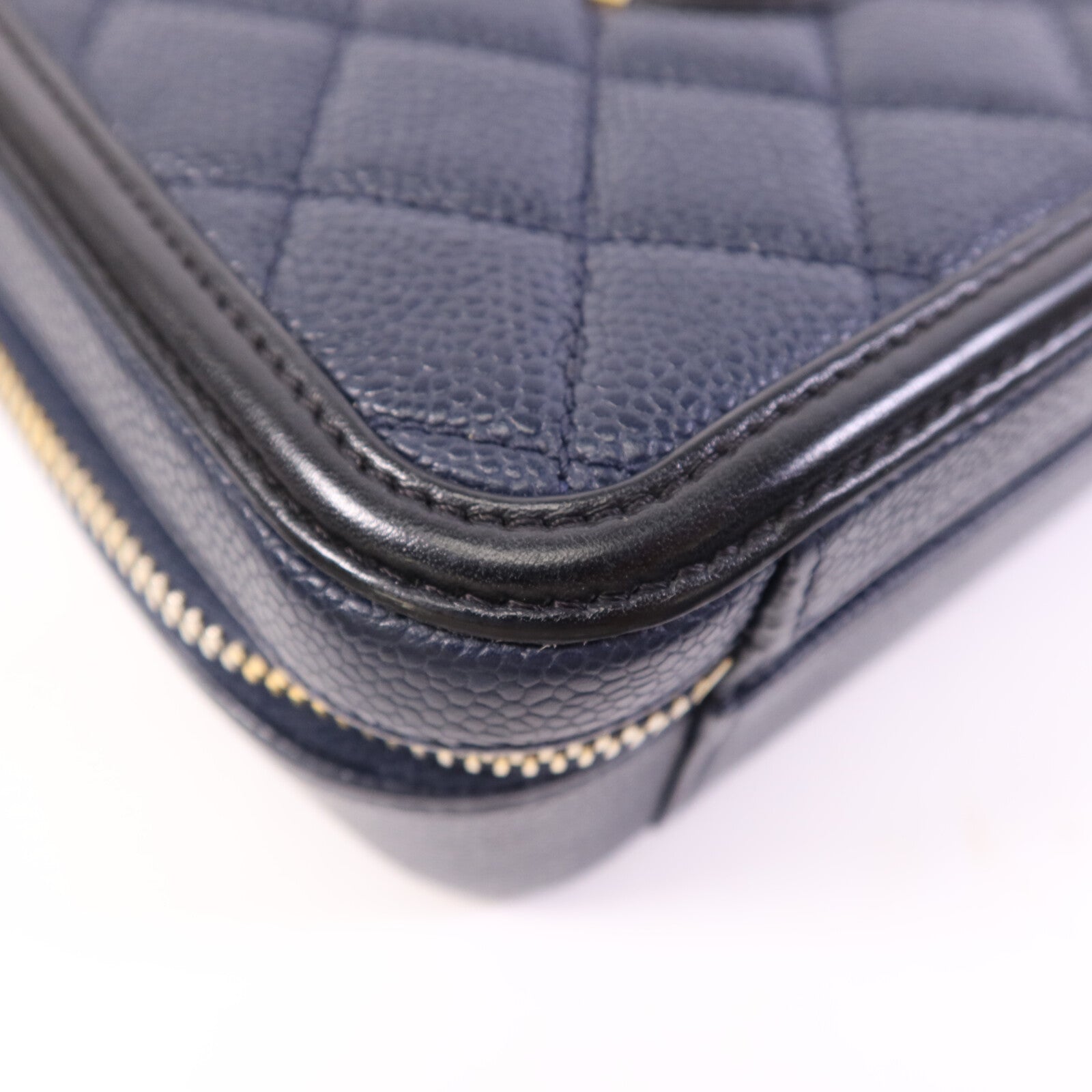CHANEL 牛皮皮革Filigree Vanity Case金扣鏈帶手挽肩背兩用袋