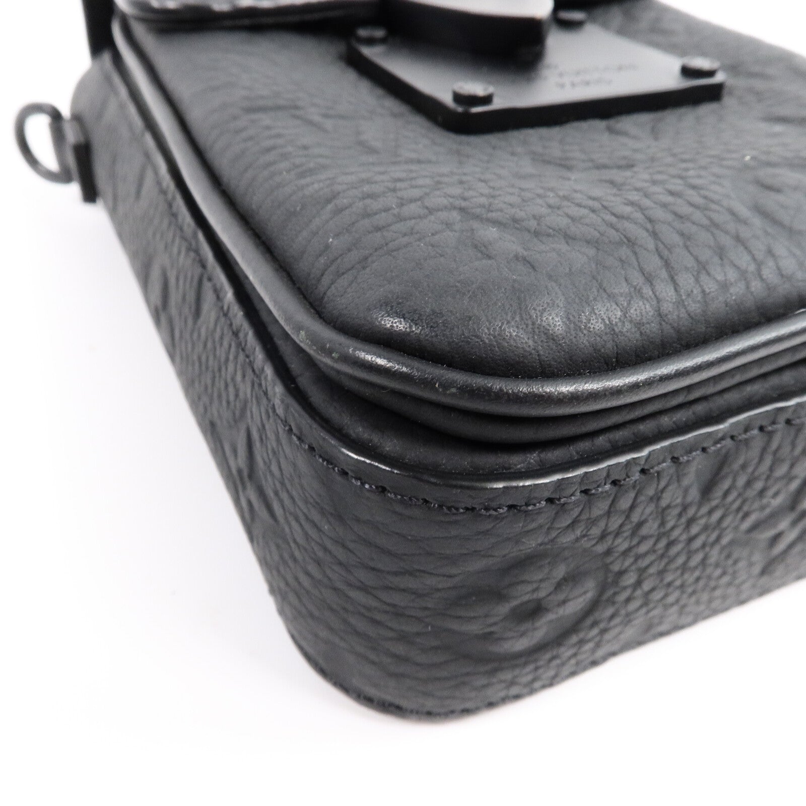 LOUIS VUITTON Monogram Taurillon S-Lock Vertical Wearable肩背袋