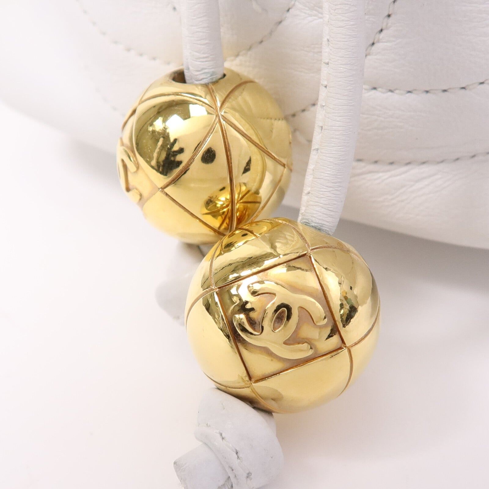 CHANEL 牛皮皮革Vintage Mini Buecket Bag金扣鏈帶肩背袋