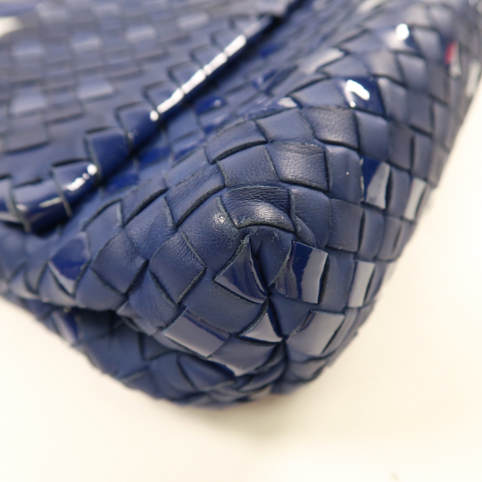 BOTTEGA VENETA 羊皮皮革Shoulder Bag黑扣鏈帶肩背袋深藍色
