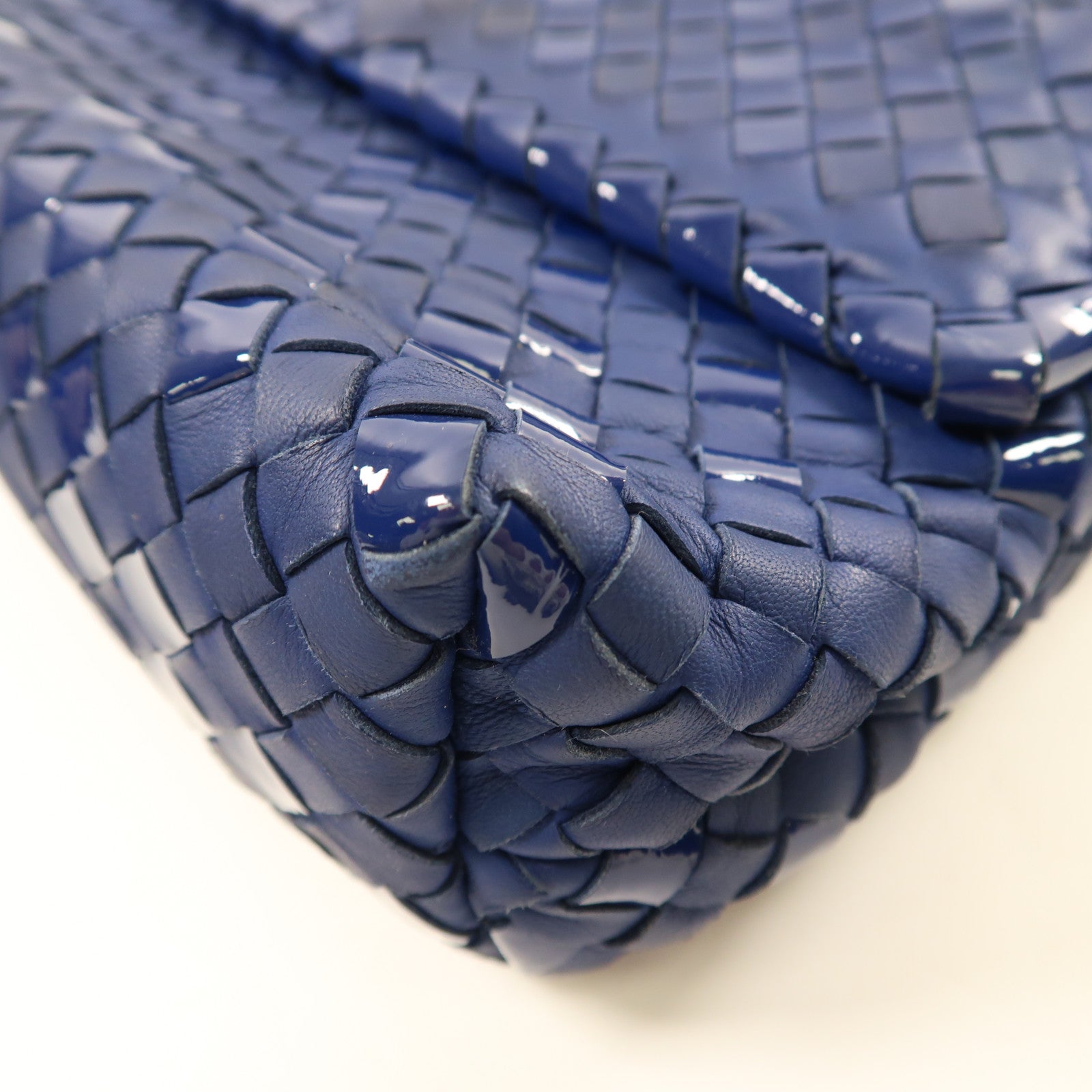 BOTTEGA VENETA 羊皮皮革Shoulder Bag黑扣鏈帶肩背袋深藍色
