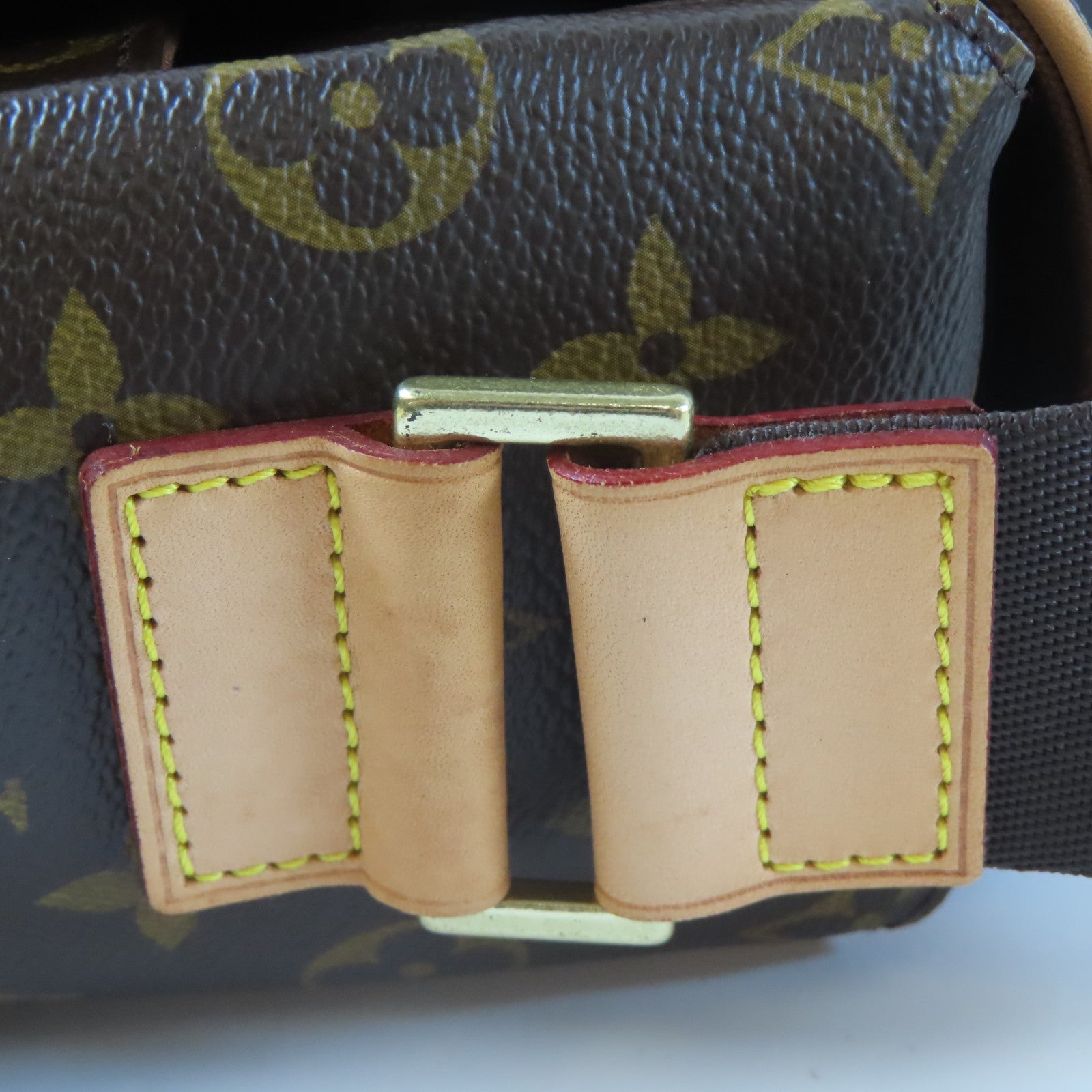 LOUIS VUITTON Monogram Abbesses MM金扣肩背袋啡色