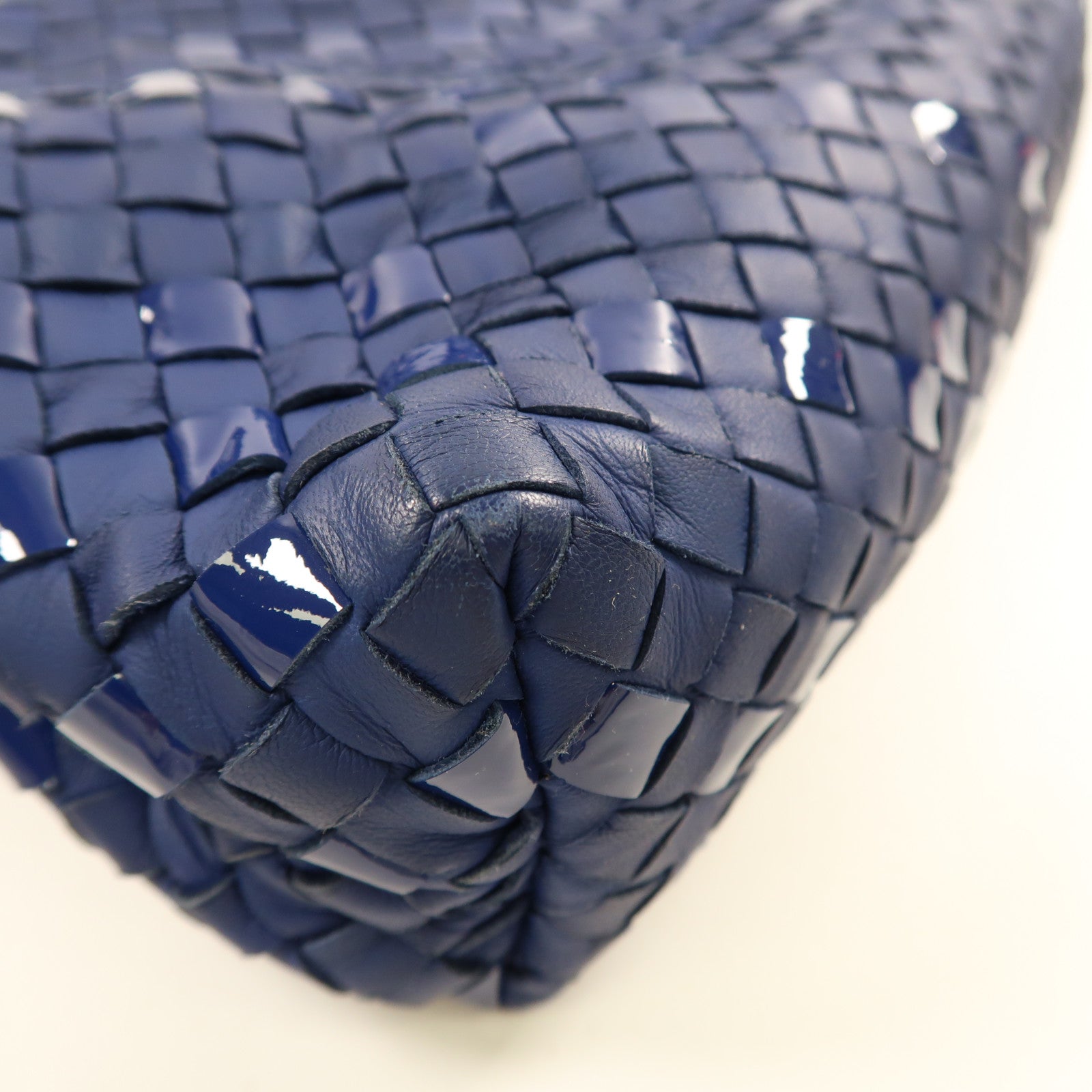 BOTTEGA VENETA 羊皮皮革Shoulder Bag黑扣鏈帶肩背袋深藍色