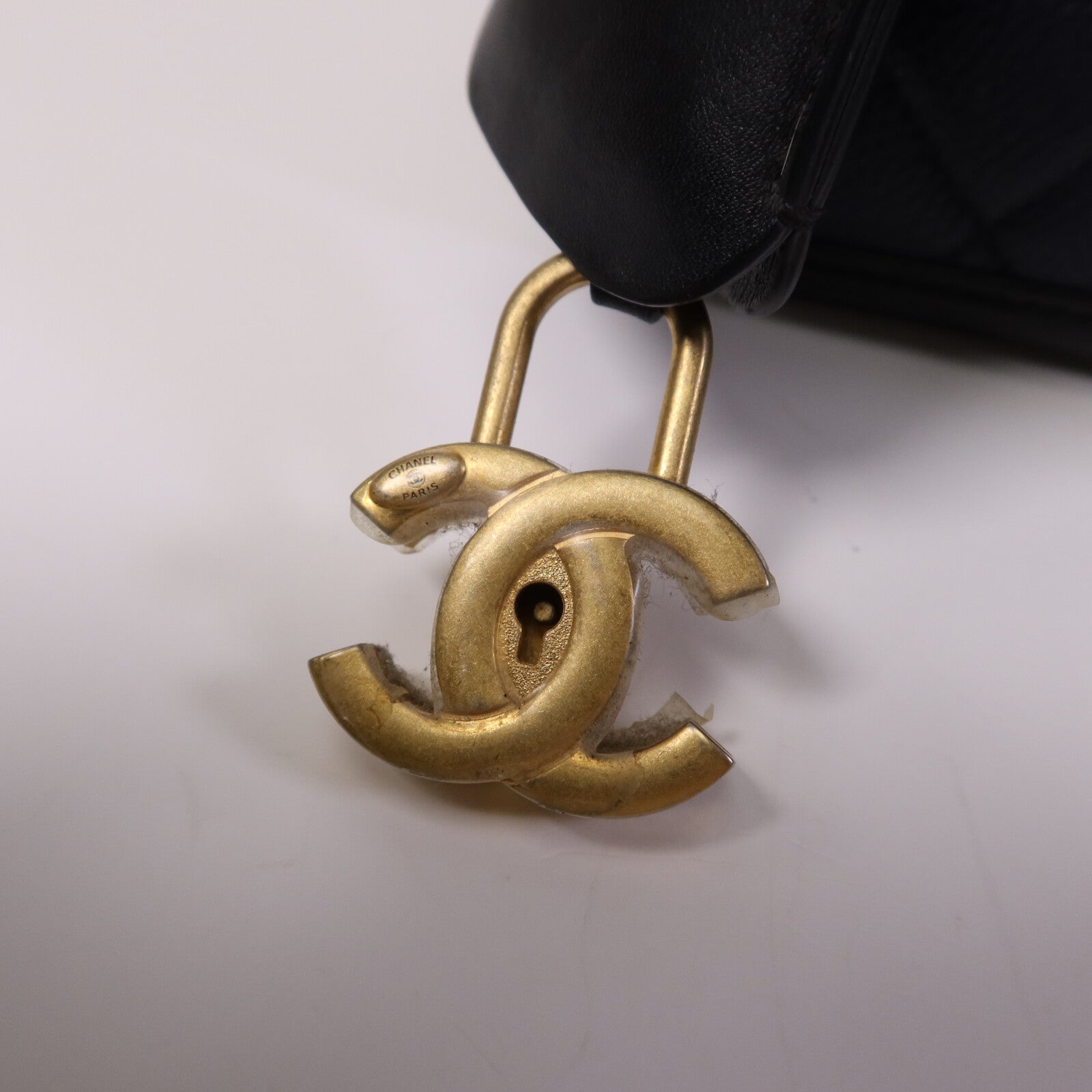 CHANEL 牛皮皮革Filigree Vanity Case金扣鏈帶手挽肩背兩用袋