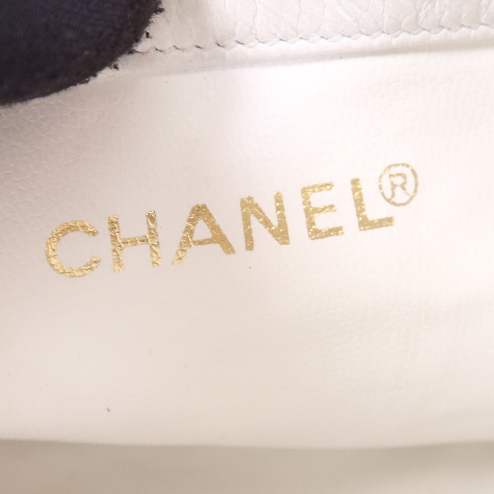 CHANEL 牛皮皮革Vintage Mini Buecket Bag金扣鏈帶肩背袋