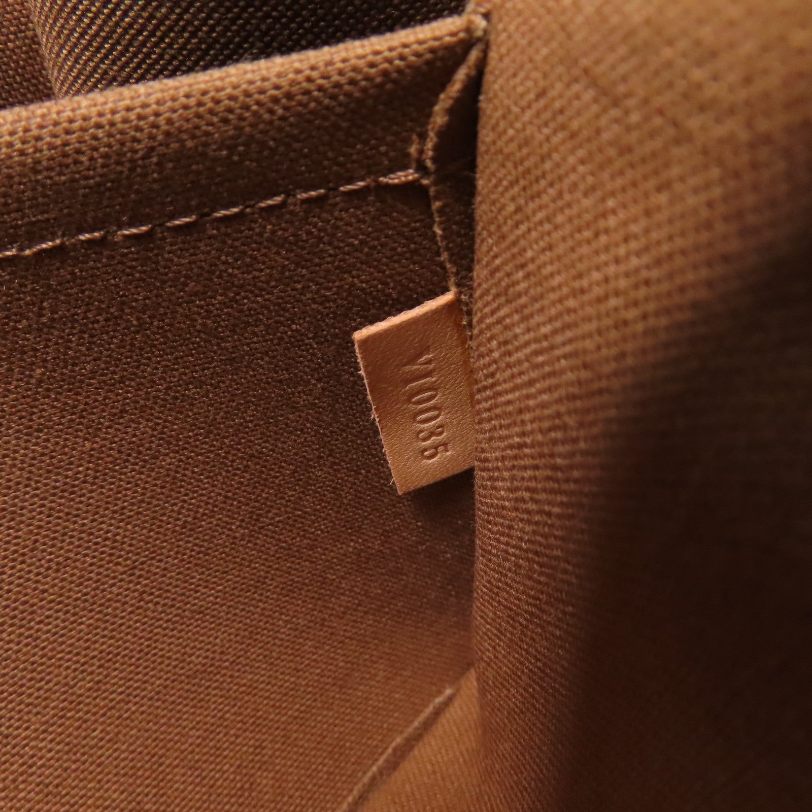 LOUIS VUITTON Monogram Popincourt金扣手挽袋