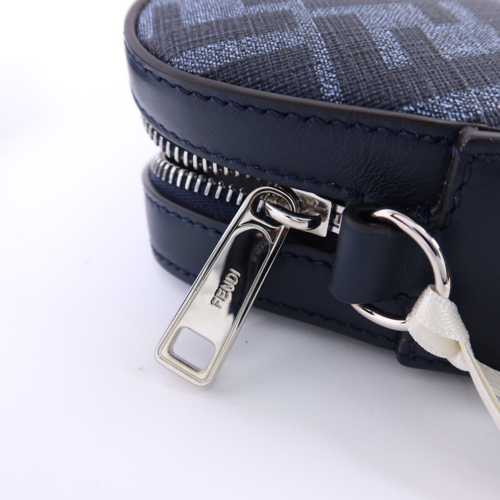 FENDI 帆布/牛皮皮革Diagonal Camera Case銀扣肩背袋