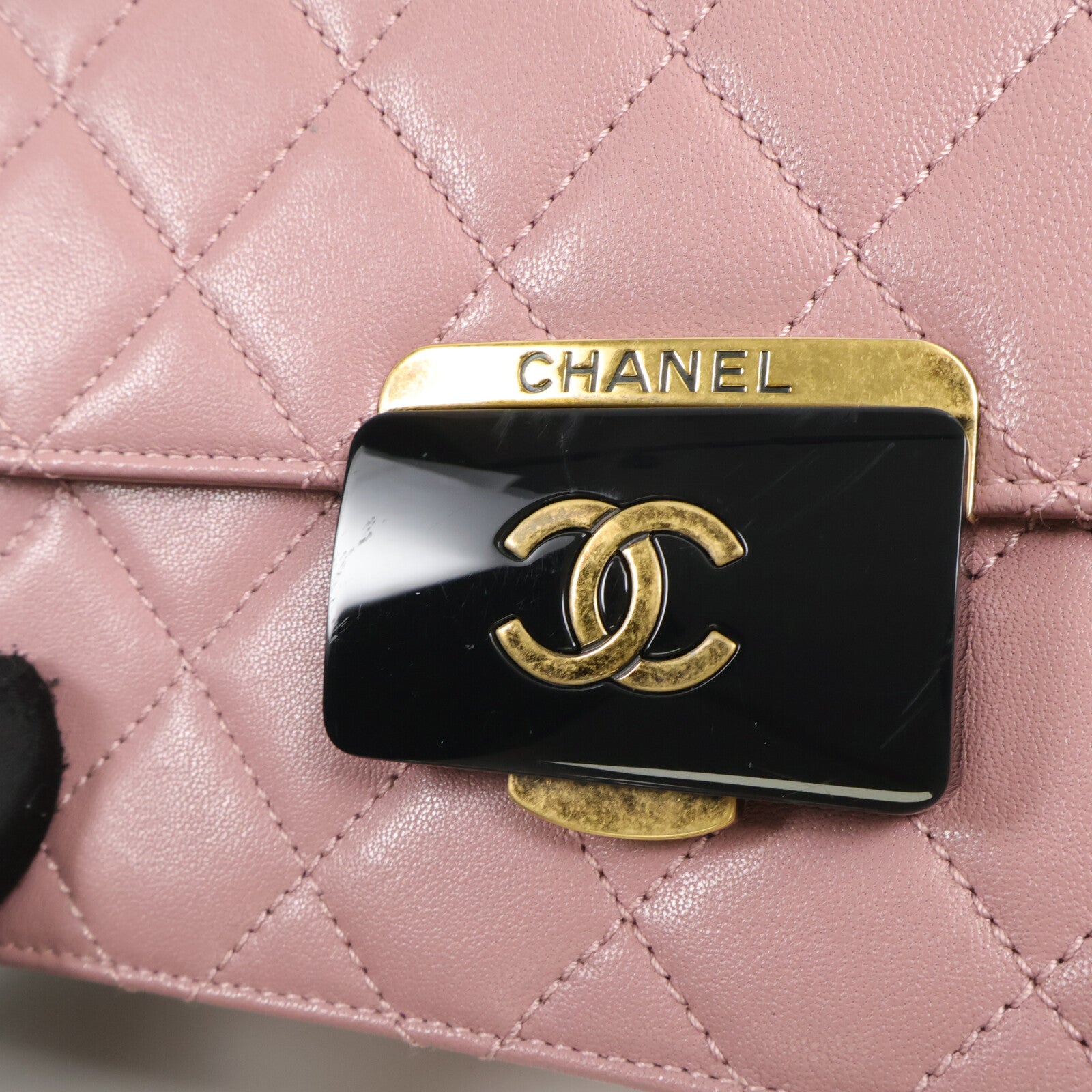 CHANEL 牛皮皮革Beauty Lock Flap Bag鏈帶肩背袋