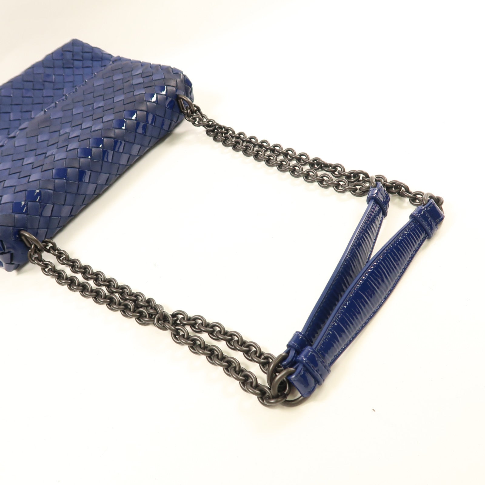 BOTTEGA VENETA 羊皮皮革Shoulder Bag黑扣鏈帶肩背袋深藍色