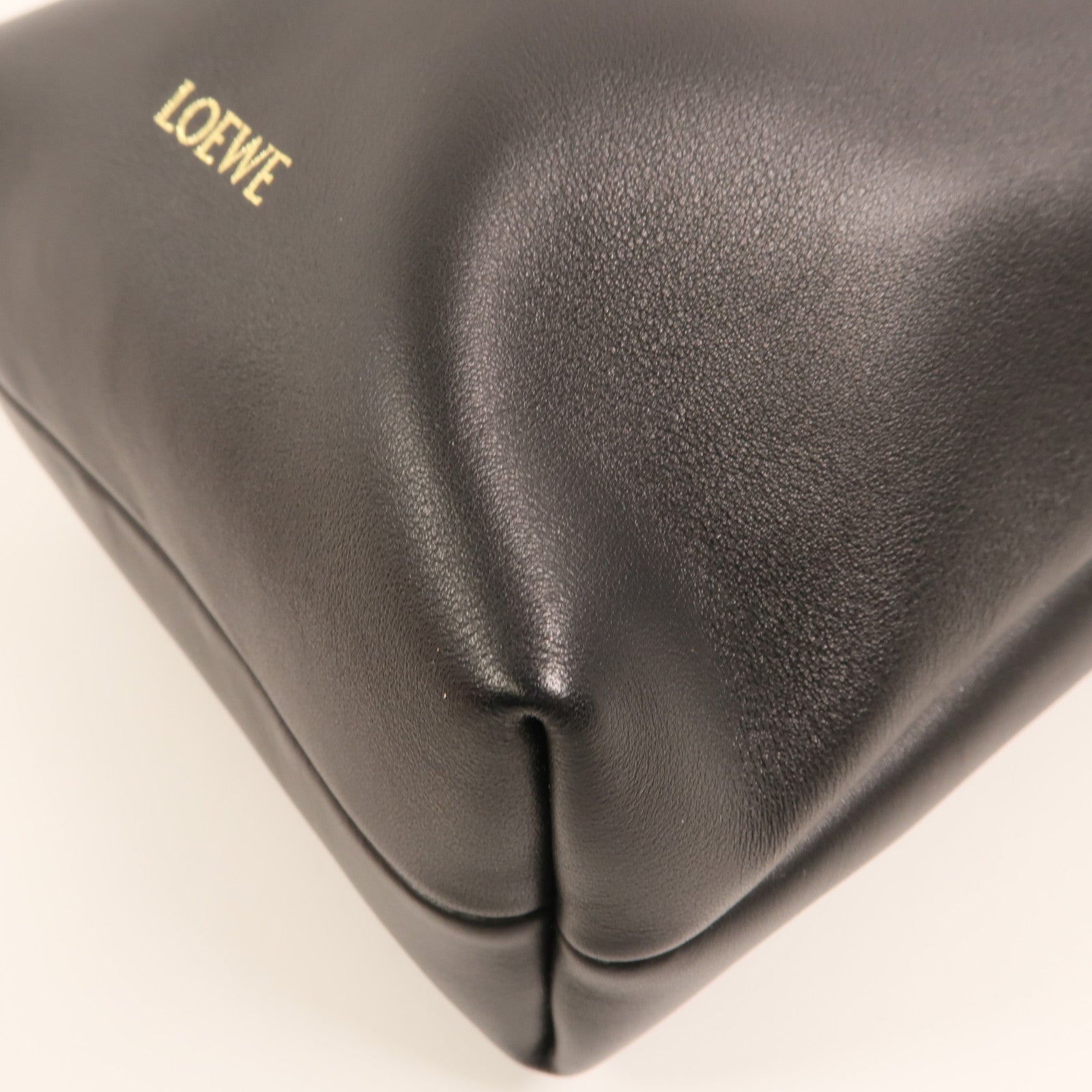 LOEWE 牛皮皮革Pebble Pouch肩背袋