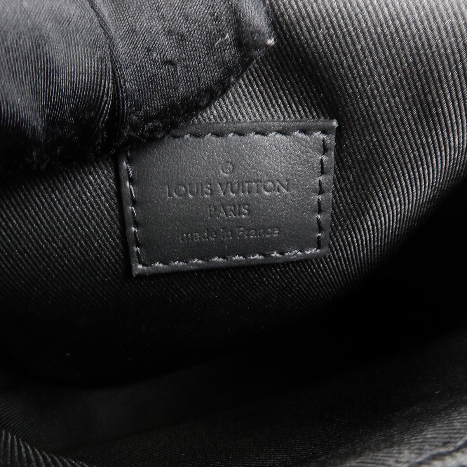 LOUIS VUITTON Monogram Taurillon S-Lock Vertical Wearable肩背袋