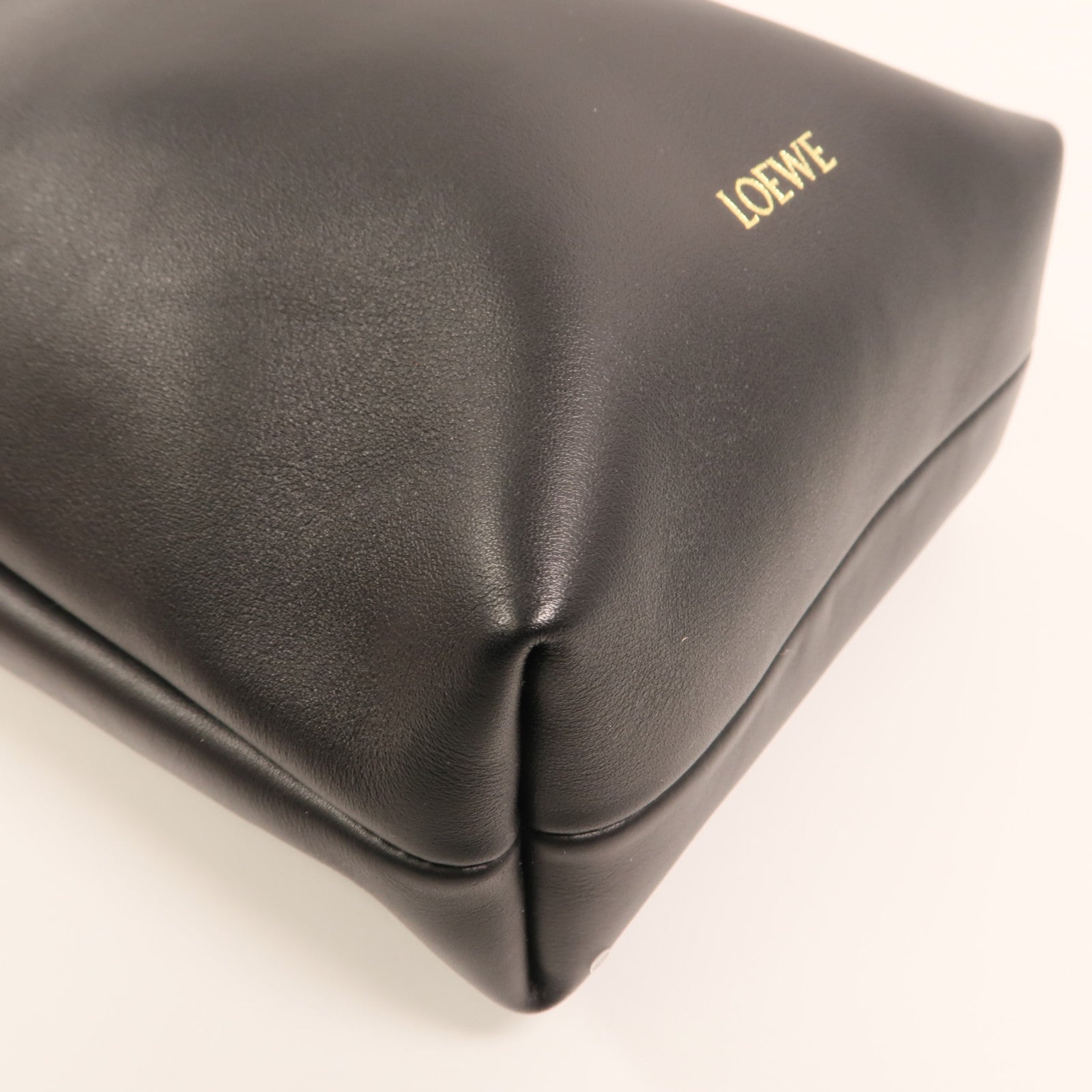 LOEWE 牛皮皮革Pebble Pouch肩背袋