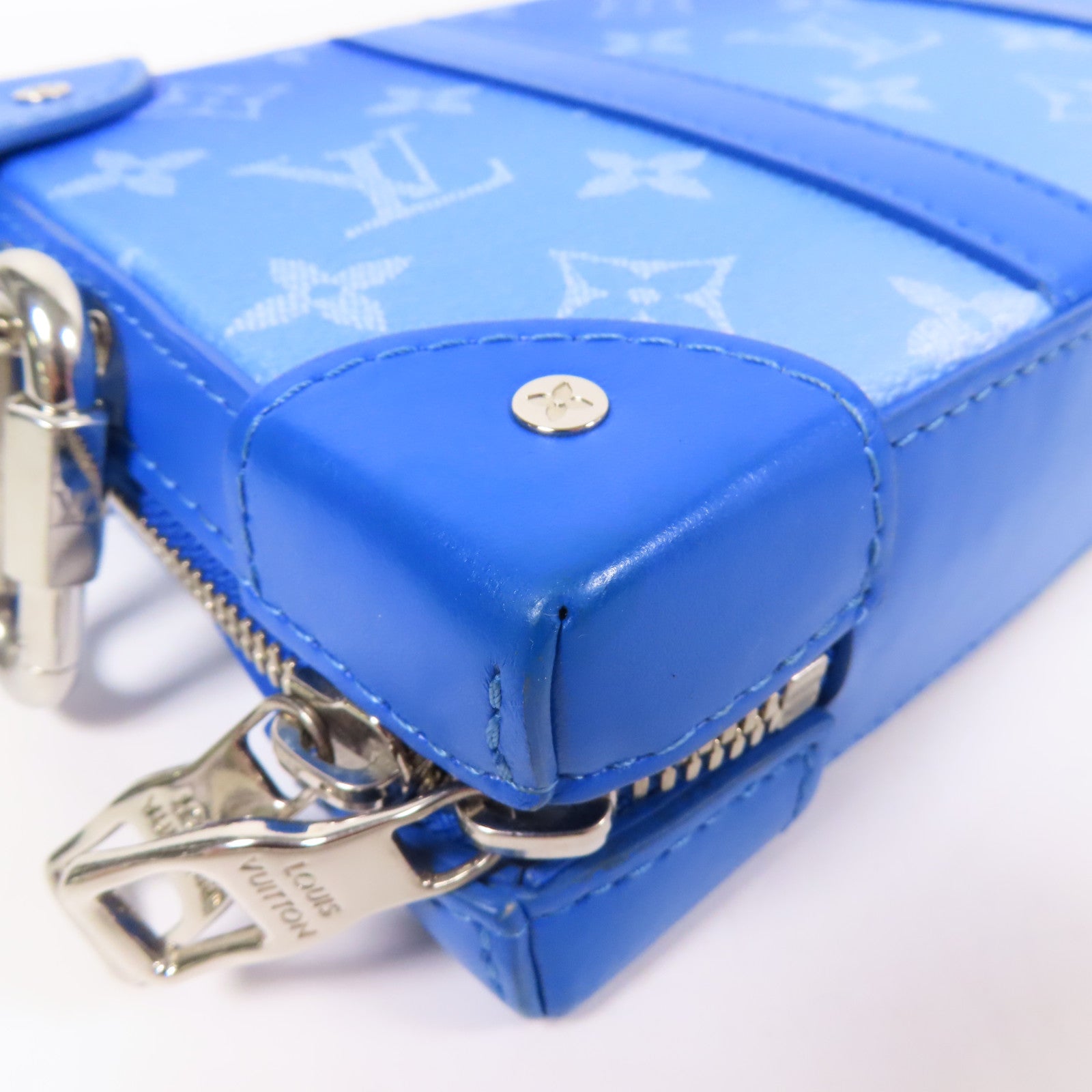 LOUIS VUITTON Monogram Clouds Soft Trunk Wallet銀扣肩背袋