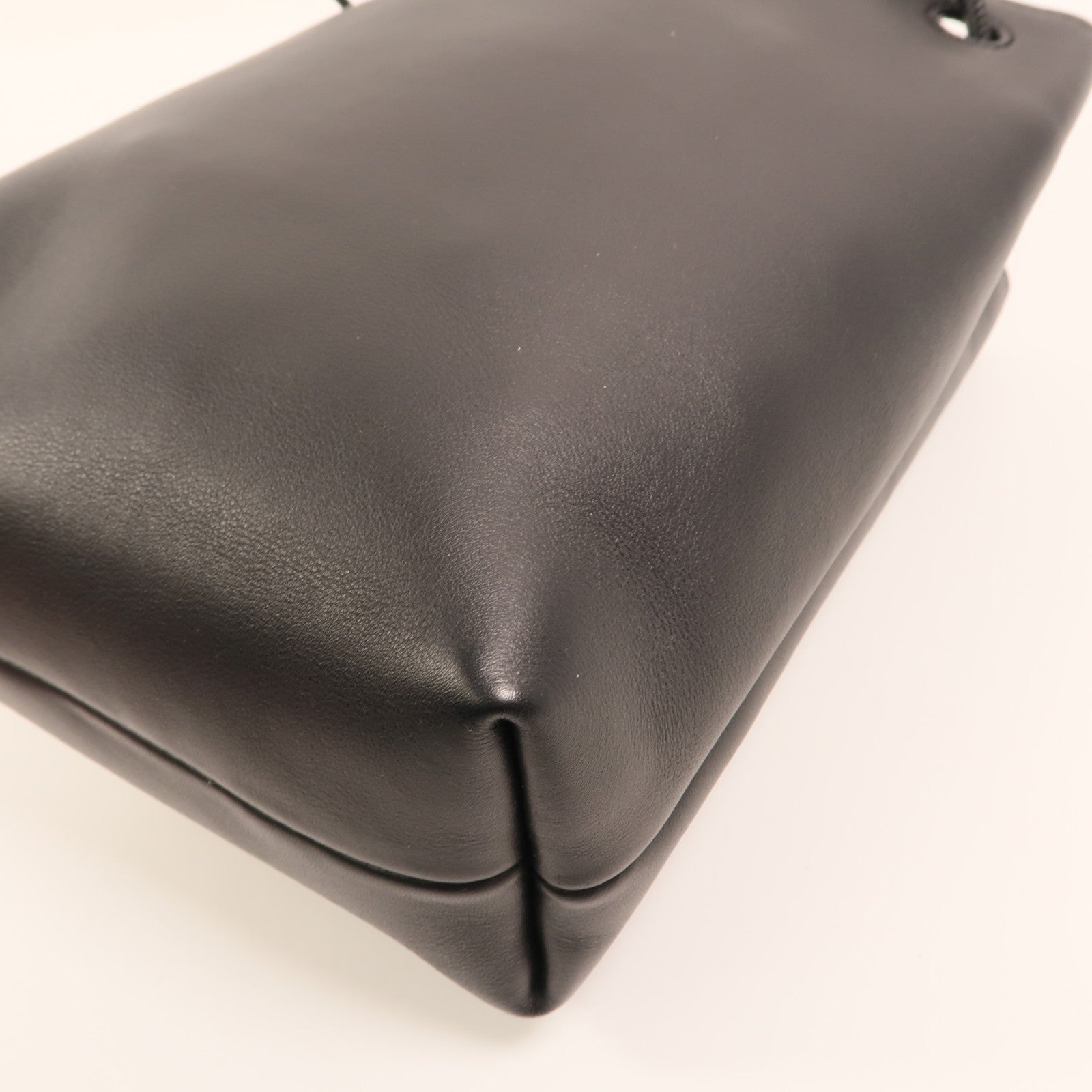LOEWE 牛皮皮革Pebble Pouch肩背袋