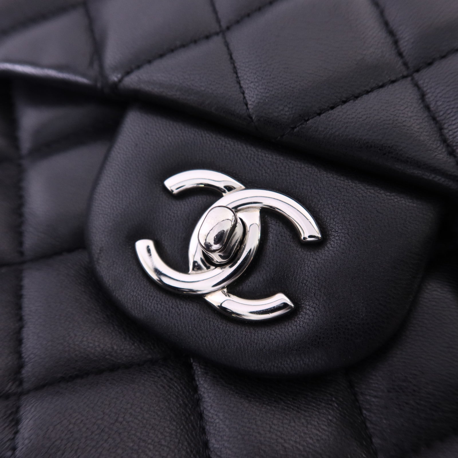 CHANEL 羊皮皮革Maxi Classic銀扣鏈帶肩背袋