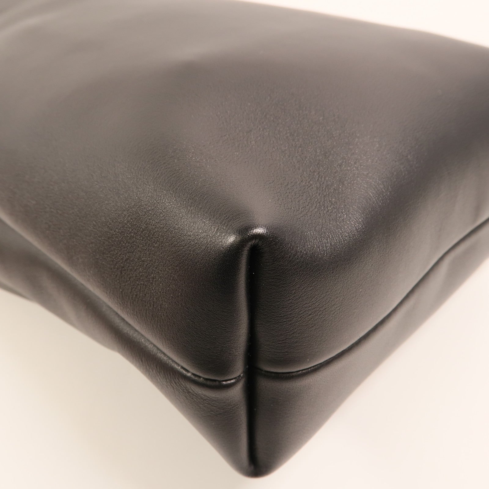 LOEWE 牛皮皮革Pebble Pouch肩背袋
