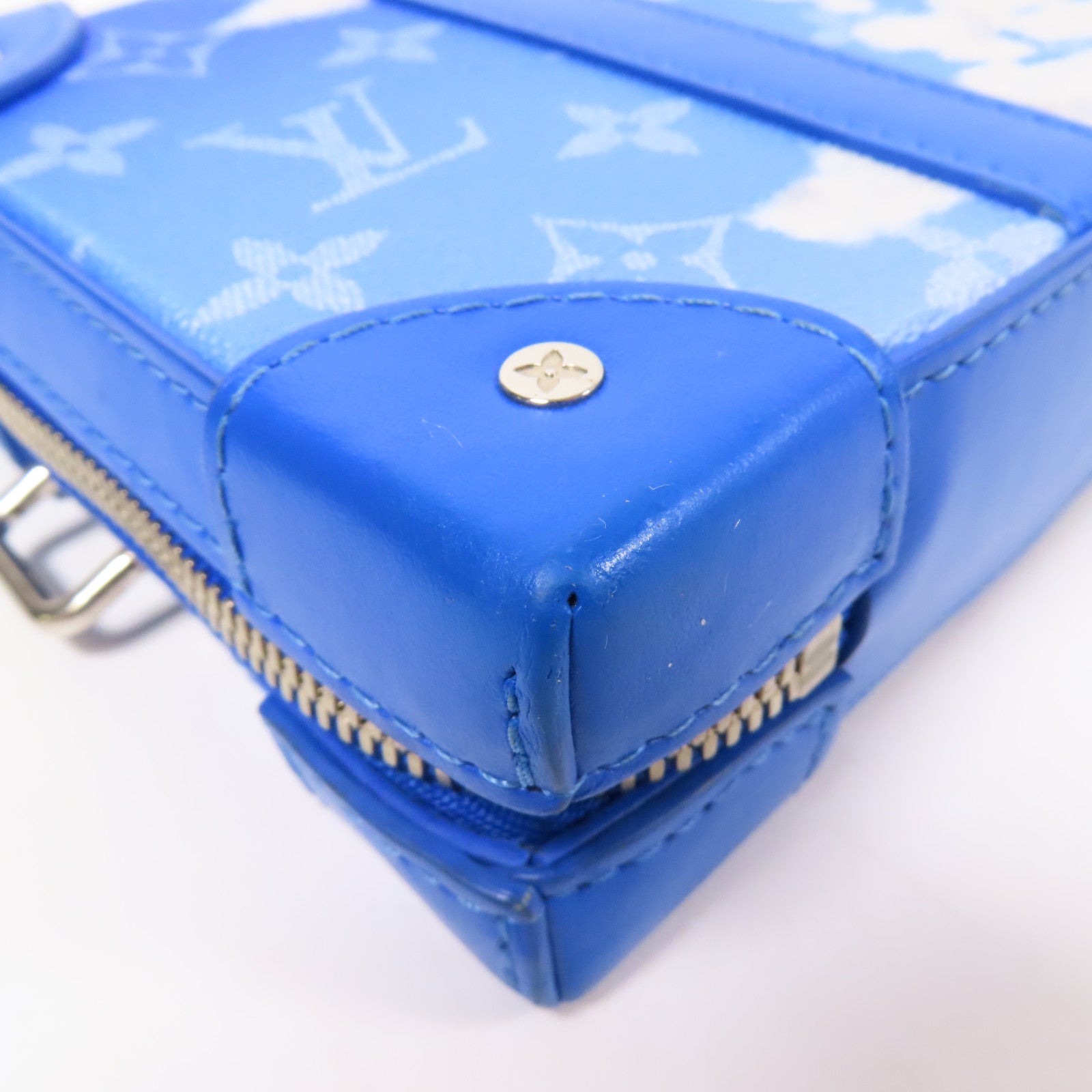LOUIS VUITTON Monogram Clouds Soft Trunk Wallet銀扣肩背袋