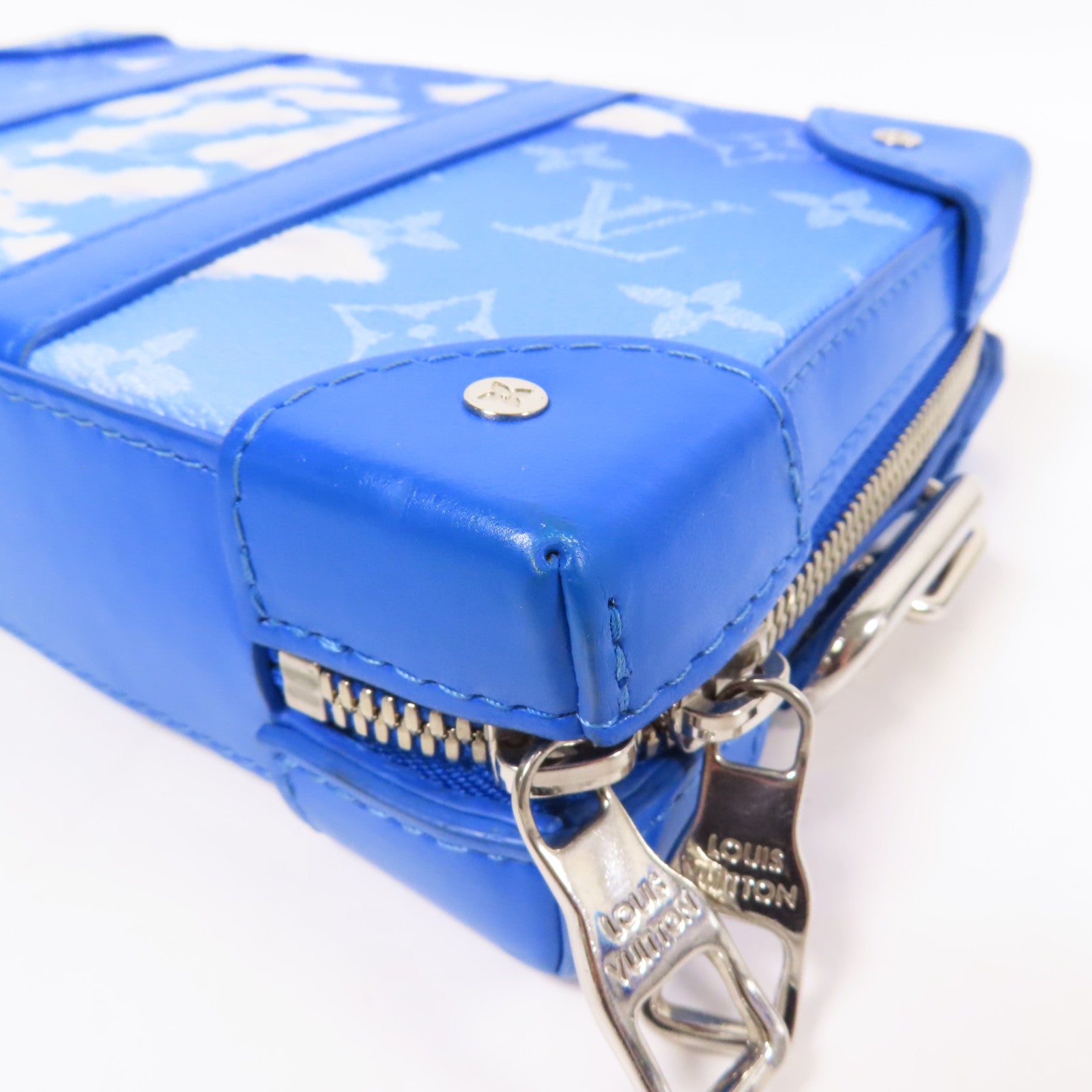 LOUIS VUITTON Monogram Clouds Soft Trunk Wallet銀扣肩背袋