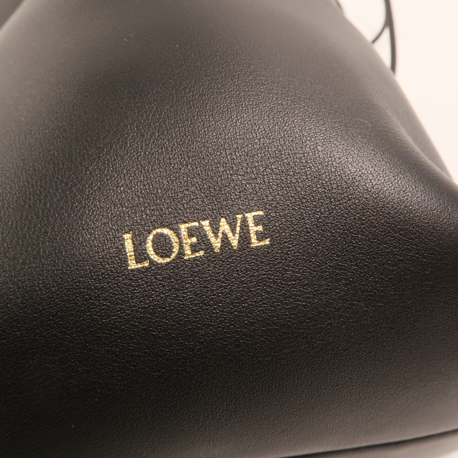 LOEWE 牛皮皮革Pebble Pouch肩背袋