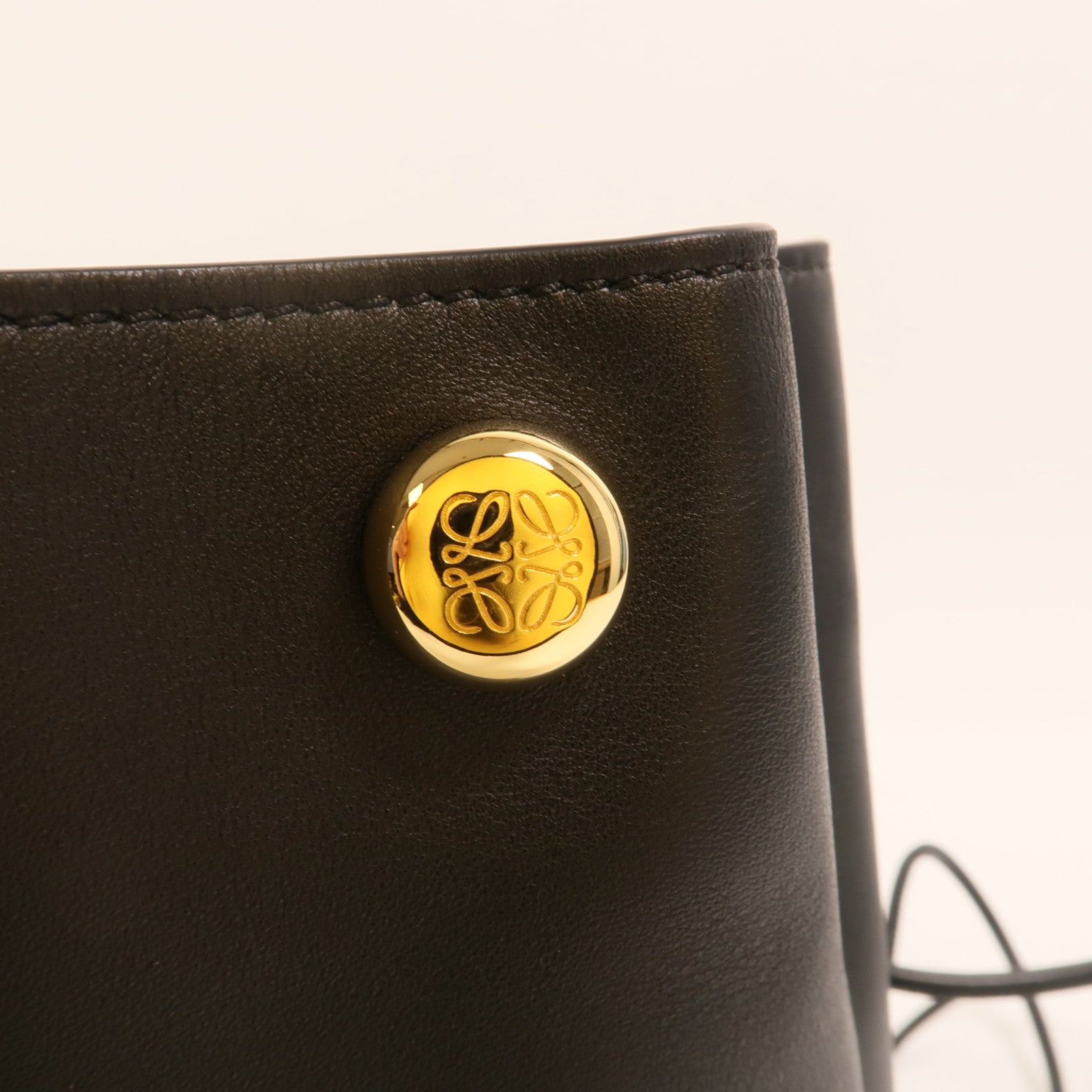 LOEWE 牛皮皮革Pebble Pouch肩背袋