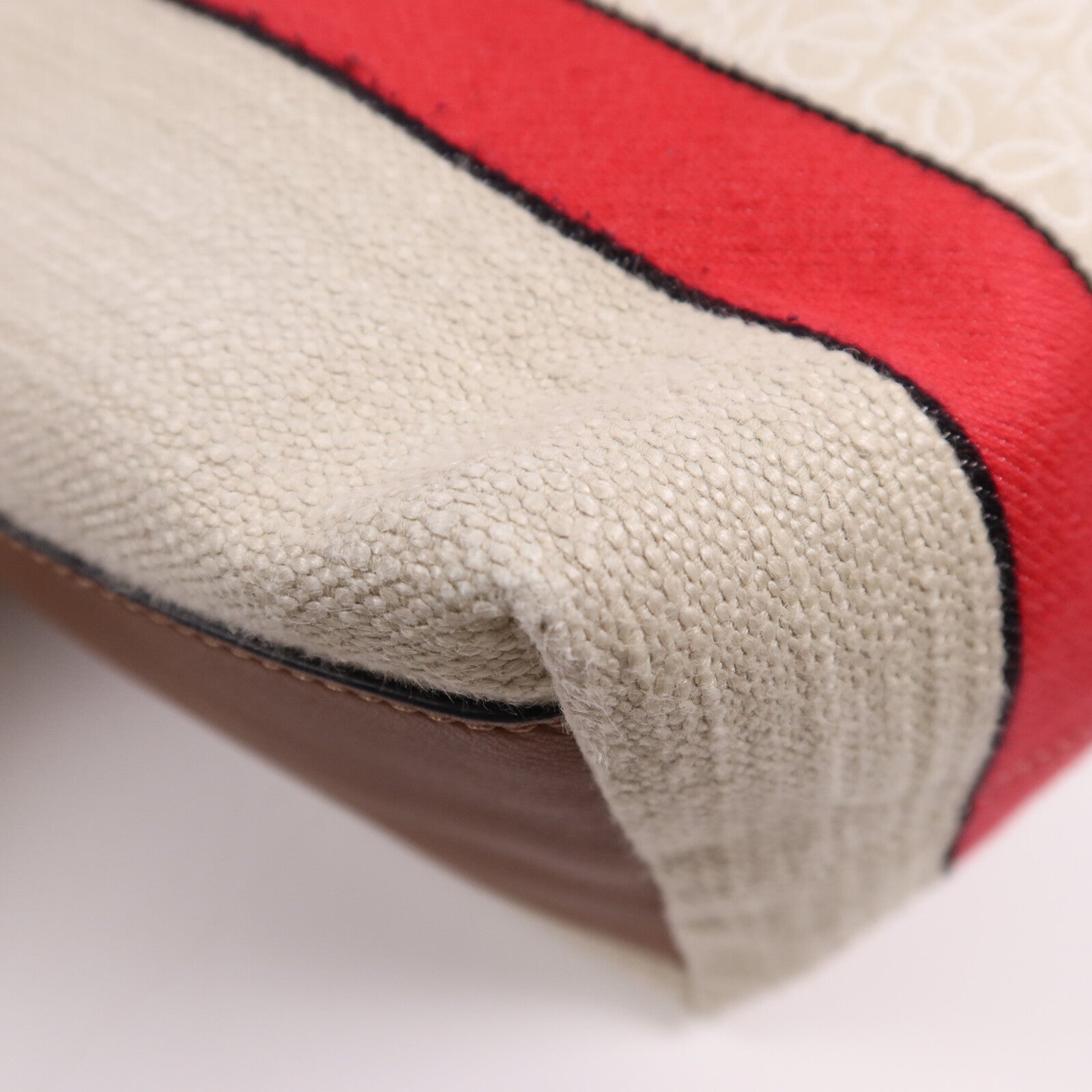 LOEWE 帆布Cubi Bag銀扣肩背袋