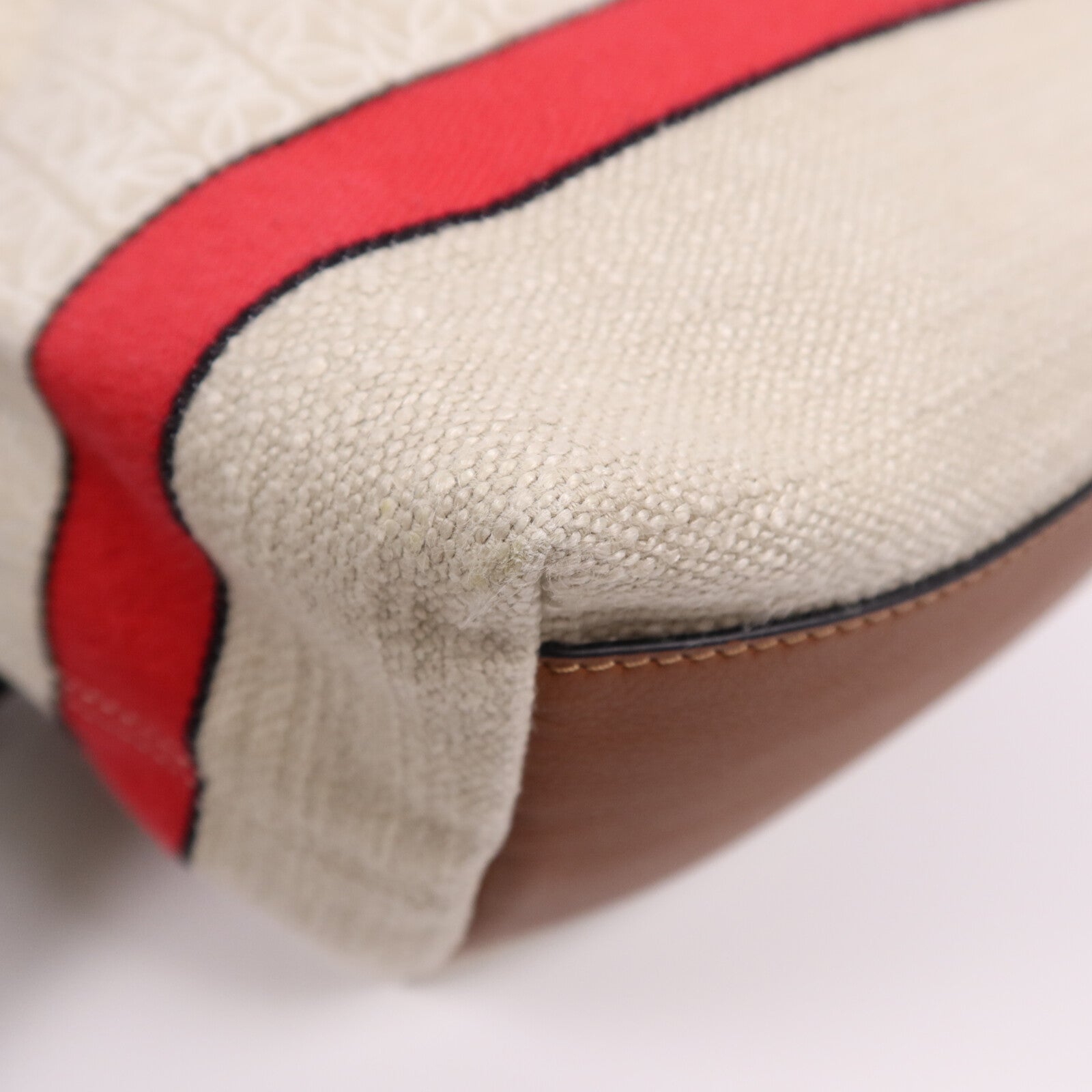 LOEWE 帆布Cubi Bag銀扣肩背袋