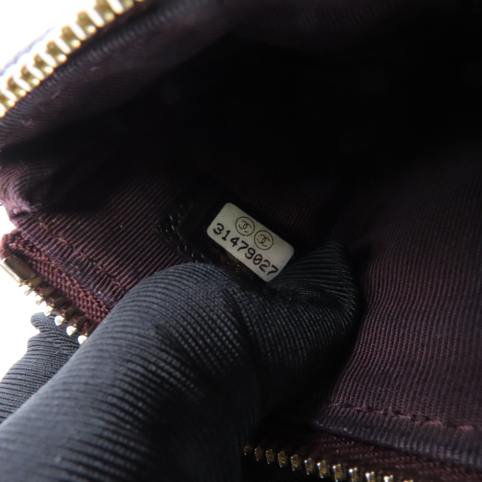 CHANEL 菱格Caviar皮革Clutch Bag金扣手拿包黑色