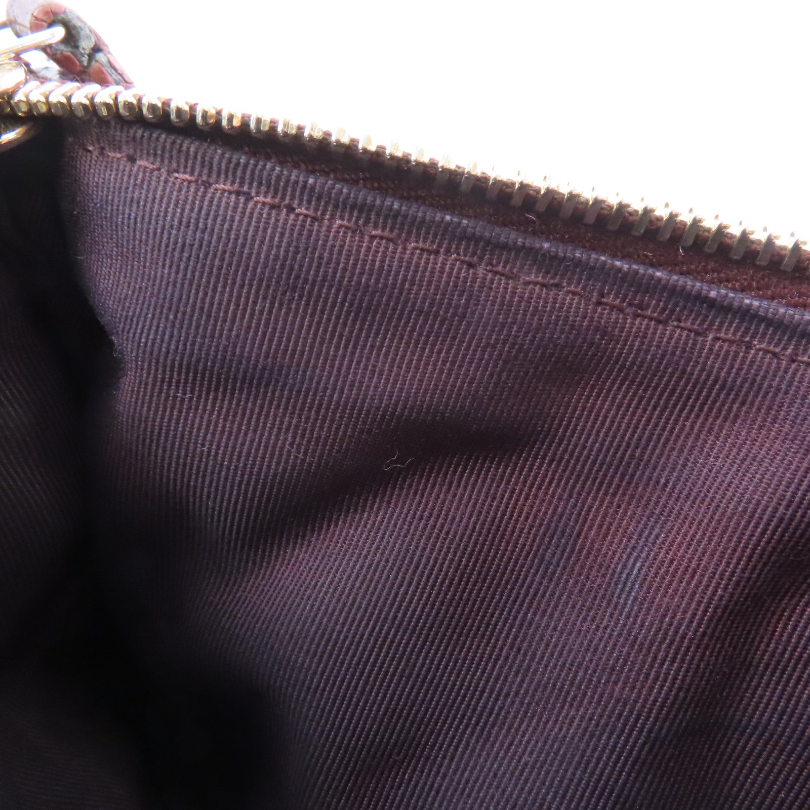CHANEL 菱格Caviar皮革Clutch Bag金扣手拿包黑色
