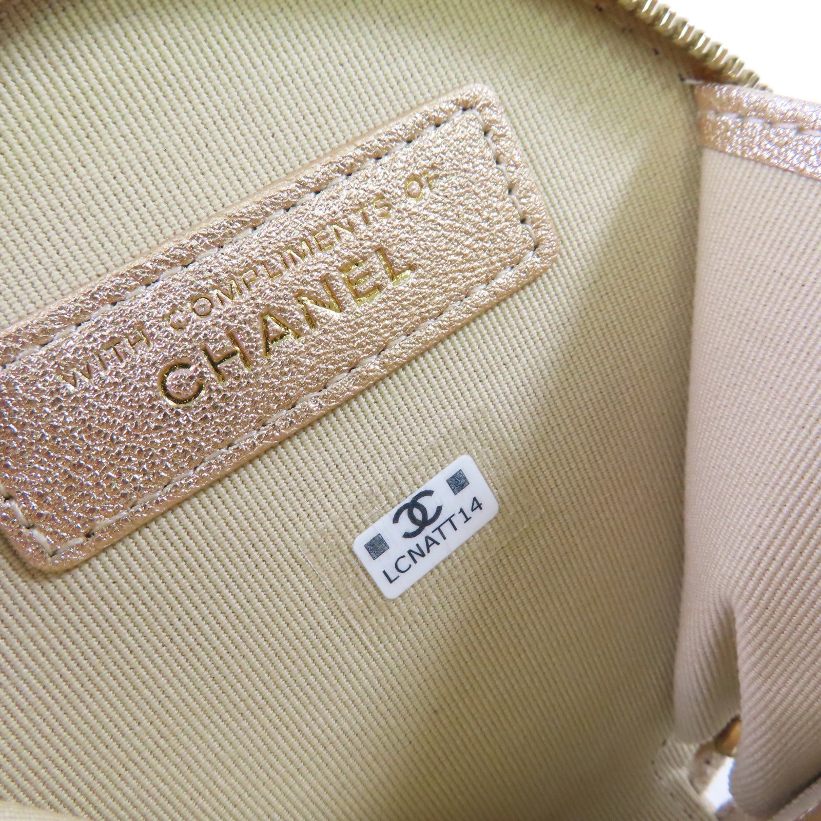 CHANEL 菱格羊皮皮革Coin Pouch and Airpods Case金扣零錢包/耳機套金色