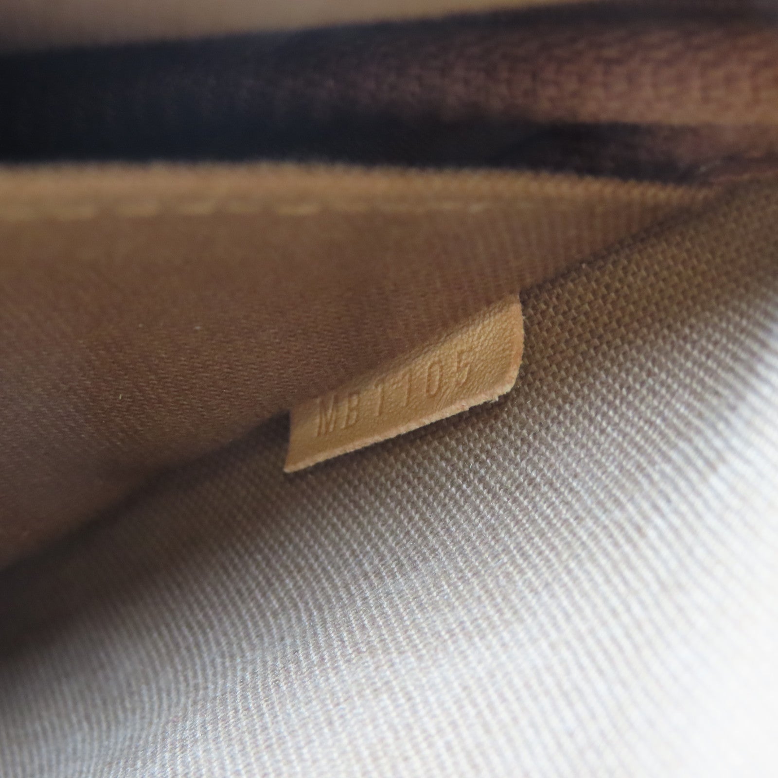 LOUIS VUITTON Monogram Saumur MM金扣肩背袋啡色