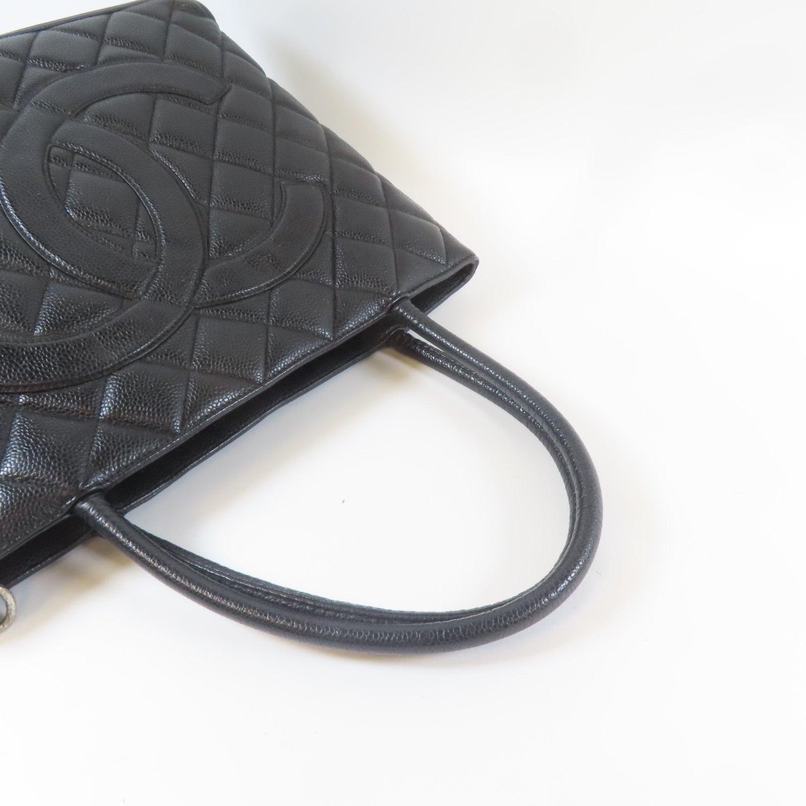 CHANEL 【激減優惠】菱格Caviar皮革Shoulder Bag銀扣肩背袋黑色
