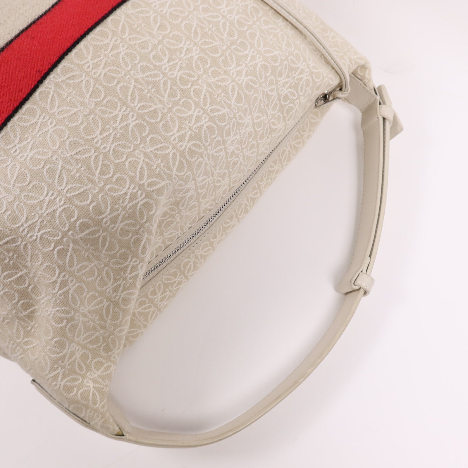 LOEWE 帆布Cubi Bag銀扣肩背袋