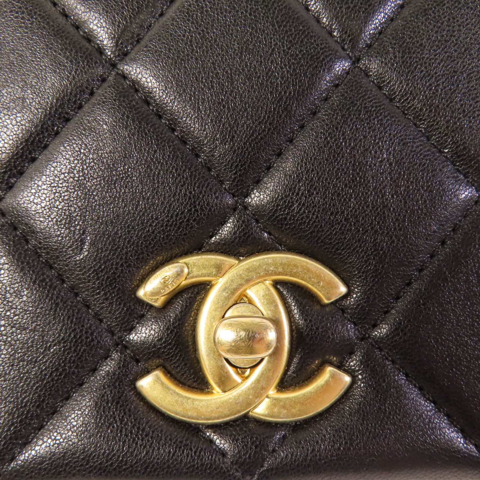 CHANEL 牛皮皮革Mini Chain Flap Bag金扣鏈帶肩背袋