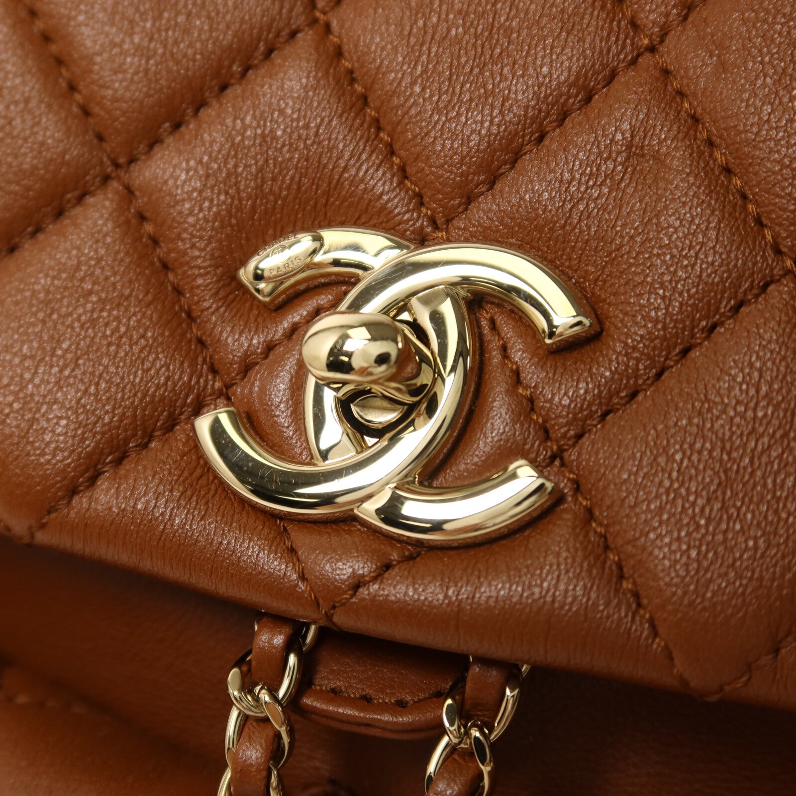 CHANEL 牛皮皮革Backpack金扣鏈帶背包