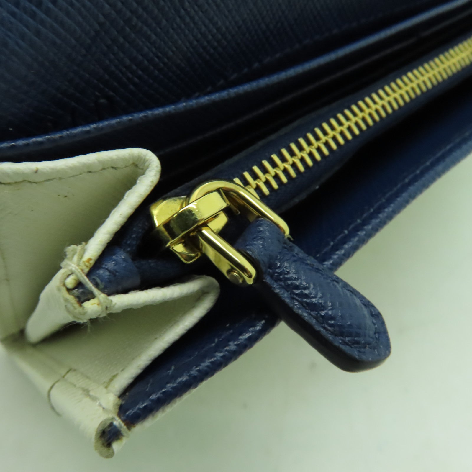 PRADA 牛皮皮革Long Wallet金扣長錢包白色