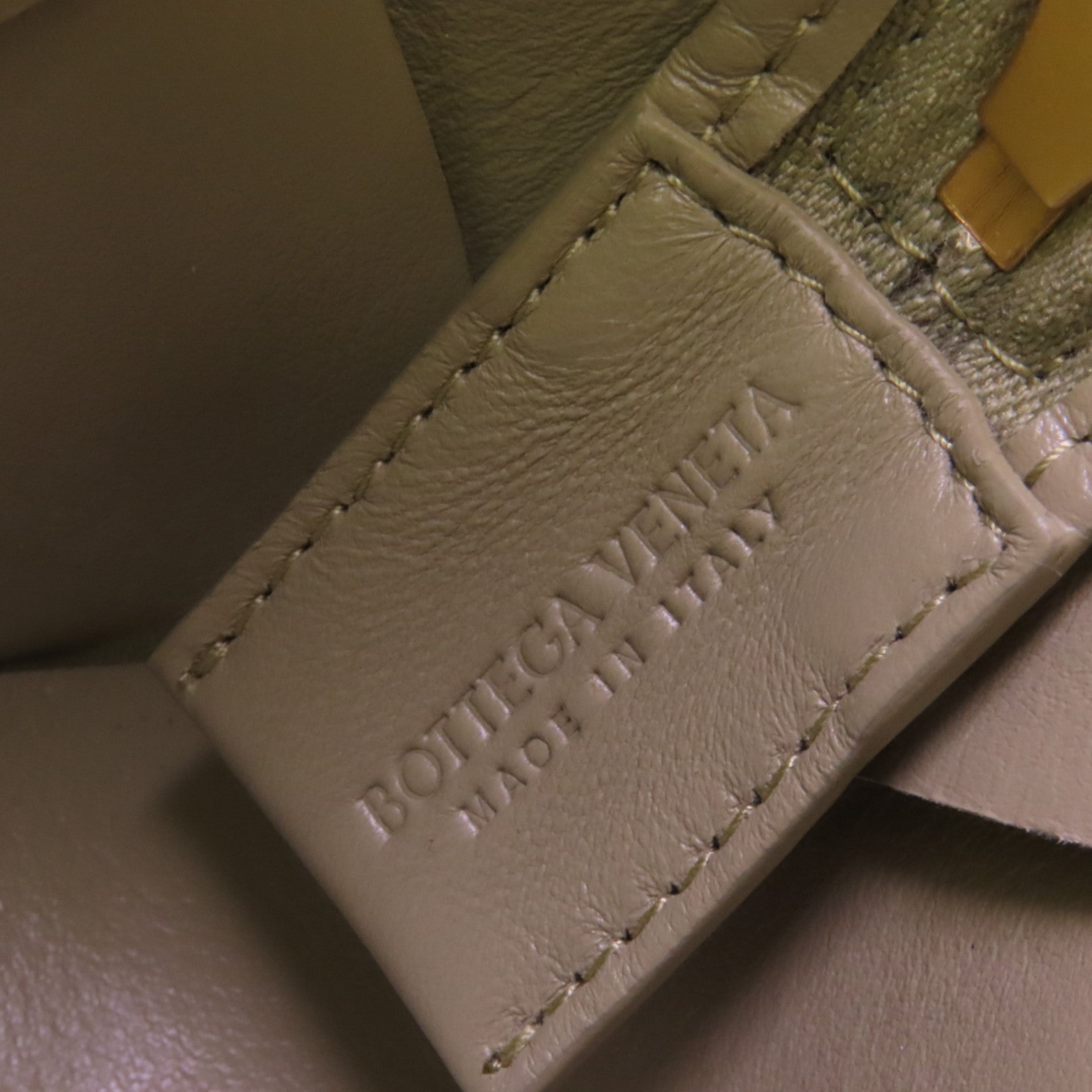 BOTTEGA VENETA 織紋皮革Small Cassette金扣肩背袋